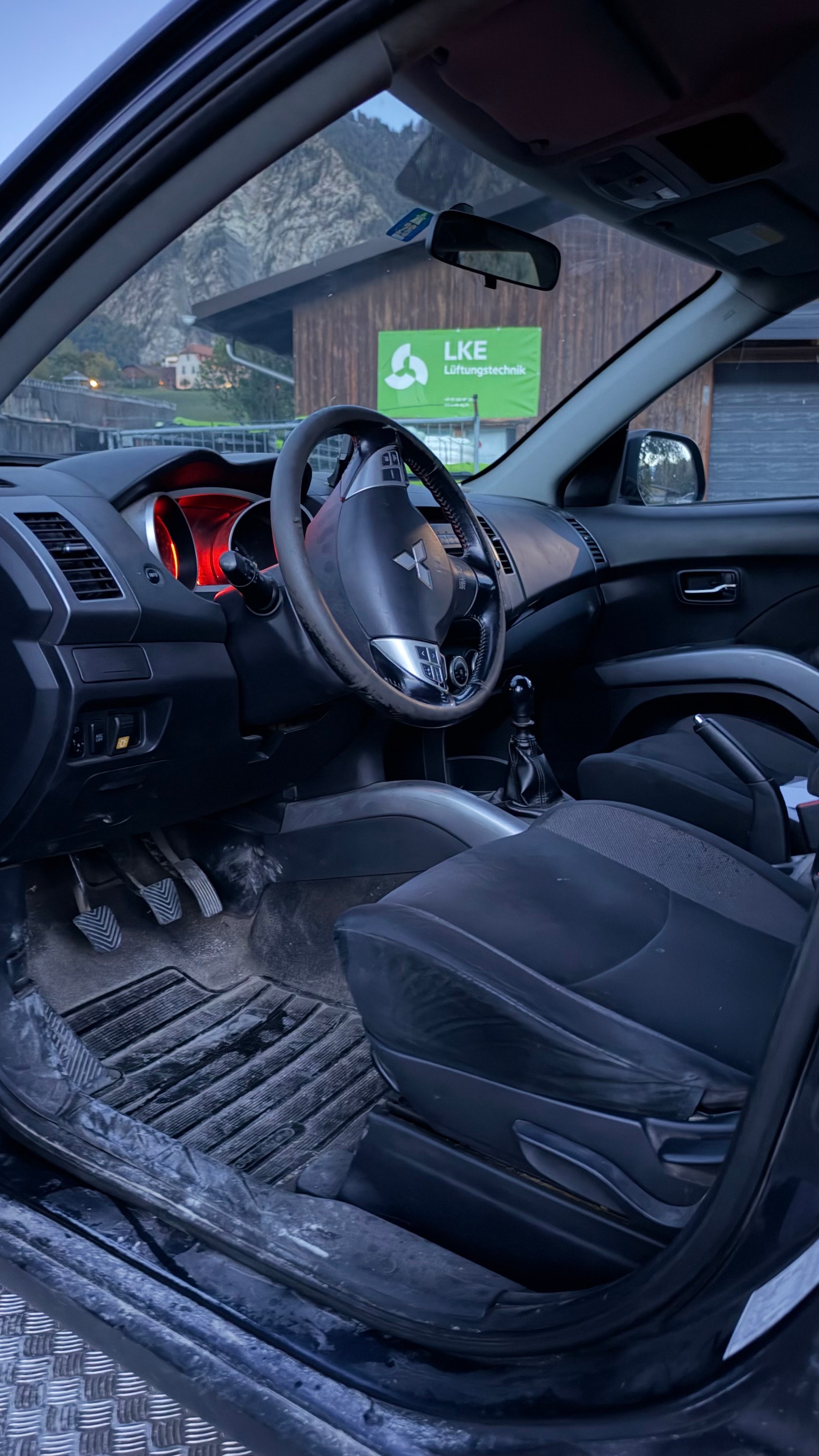MITSUBISHI Outlander 2.0 DID Invite 4WD-image-8