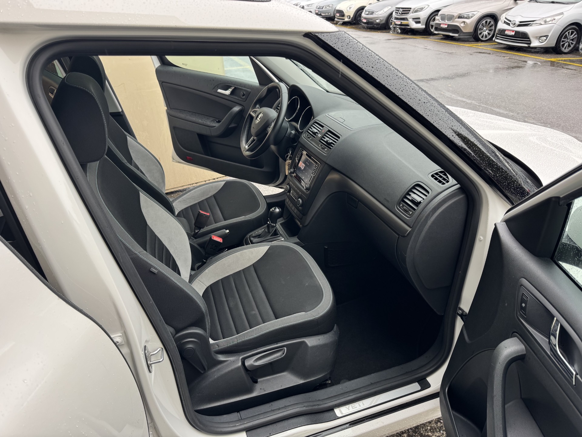 SKODA Yeti 1.4 TSI Ambition 4x4 DSG-image-12