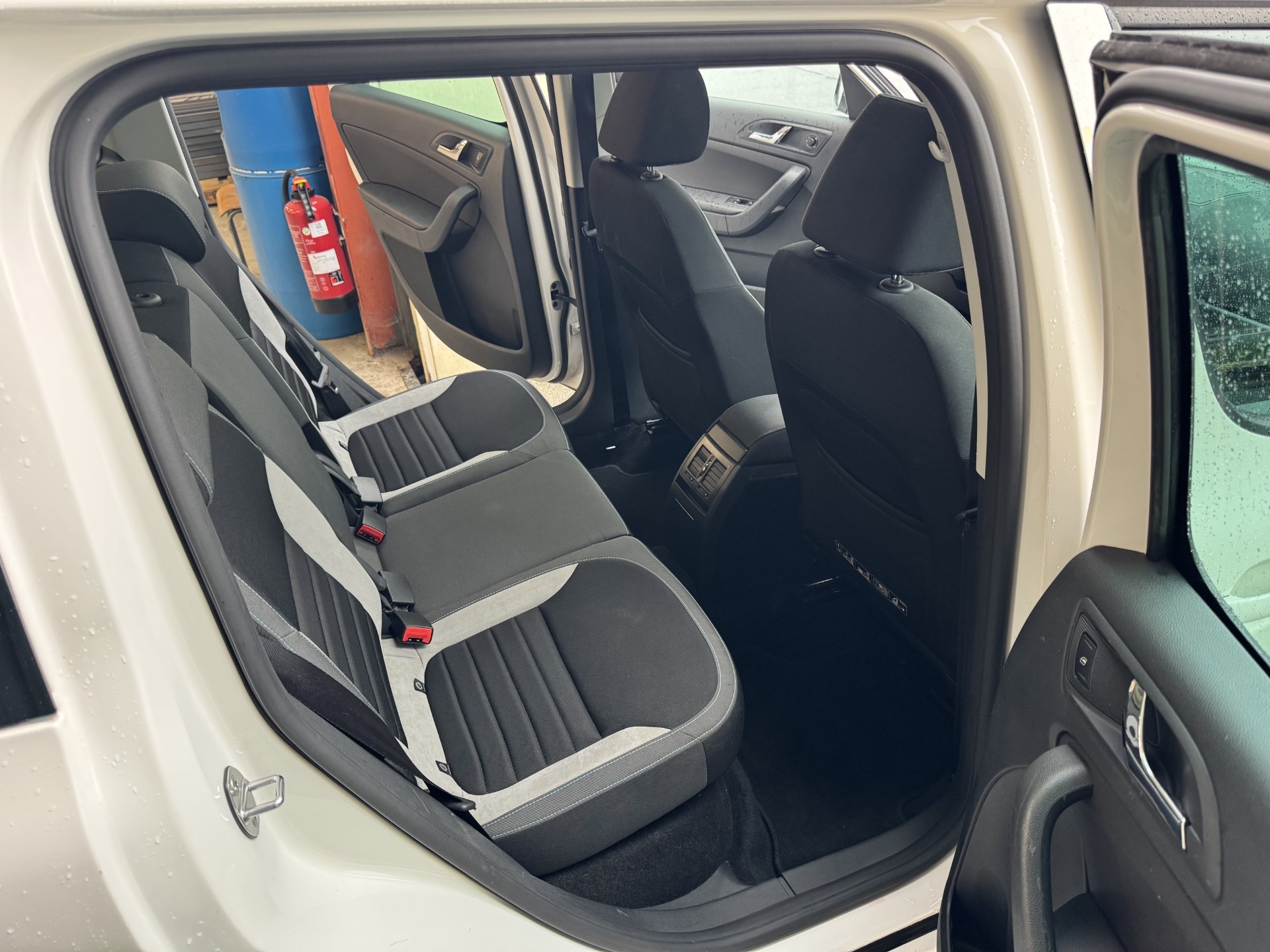 SKODA Yeti 1.4 TSI Ambition 4x4 DSG-image-11