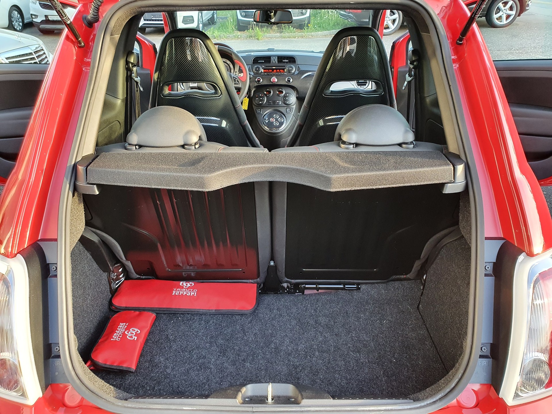 FIAT 695 1.4 16V Turbo Abarth Tributo Ferrari Dualogic No. 0633 / 1199-image-11