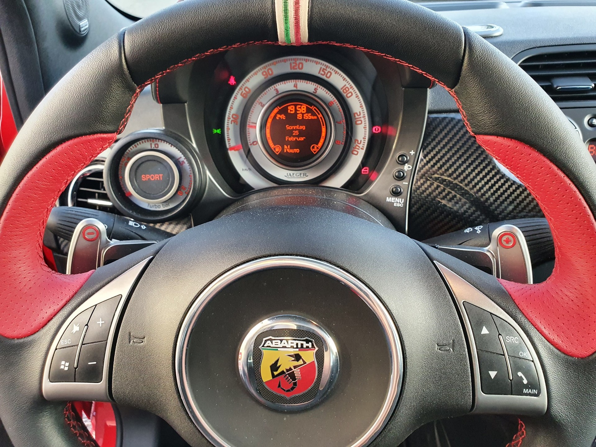 FIAT 695 1.4 16V Turbo Abarth Tributo Ferrari Dualogic No. 0633 / 1199-image-14