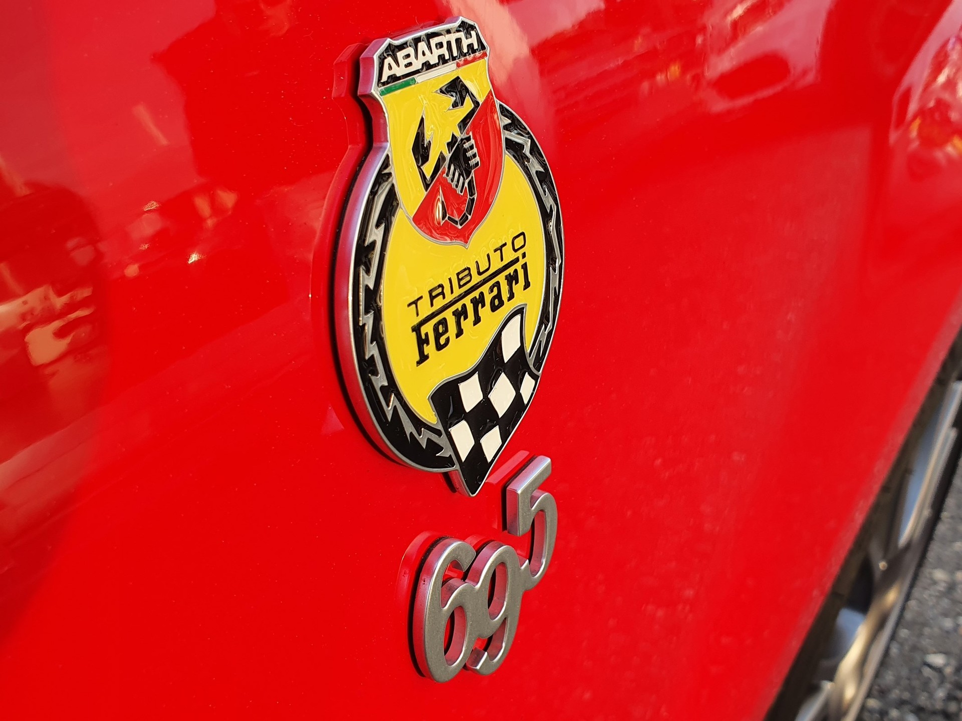 FIAT 695 1.4 16V Turbo Abarth Tributo Ferrari Dualogic No. 0633 / 1199-image-22