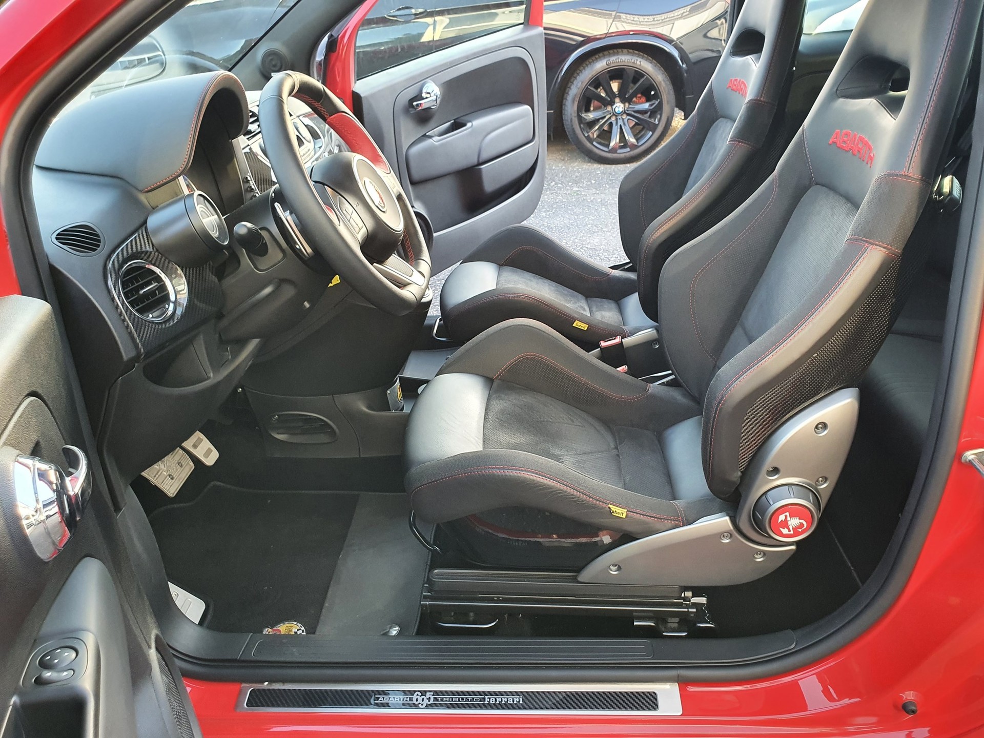 FIAT 695 1.4 16V Turbo Abarth Tributo Ferrari Dualogic No. 0633 / 1199-image-7