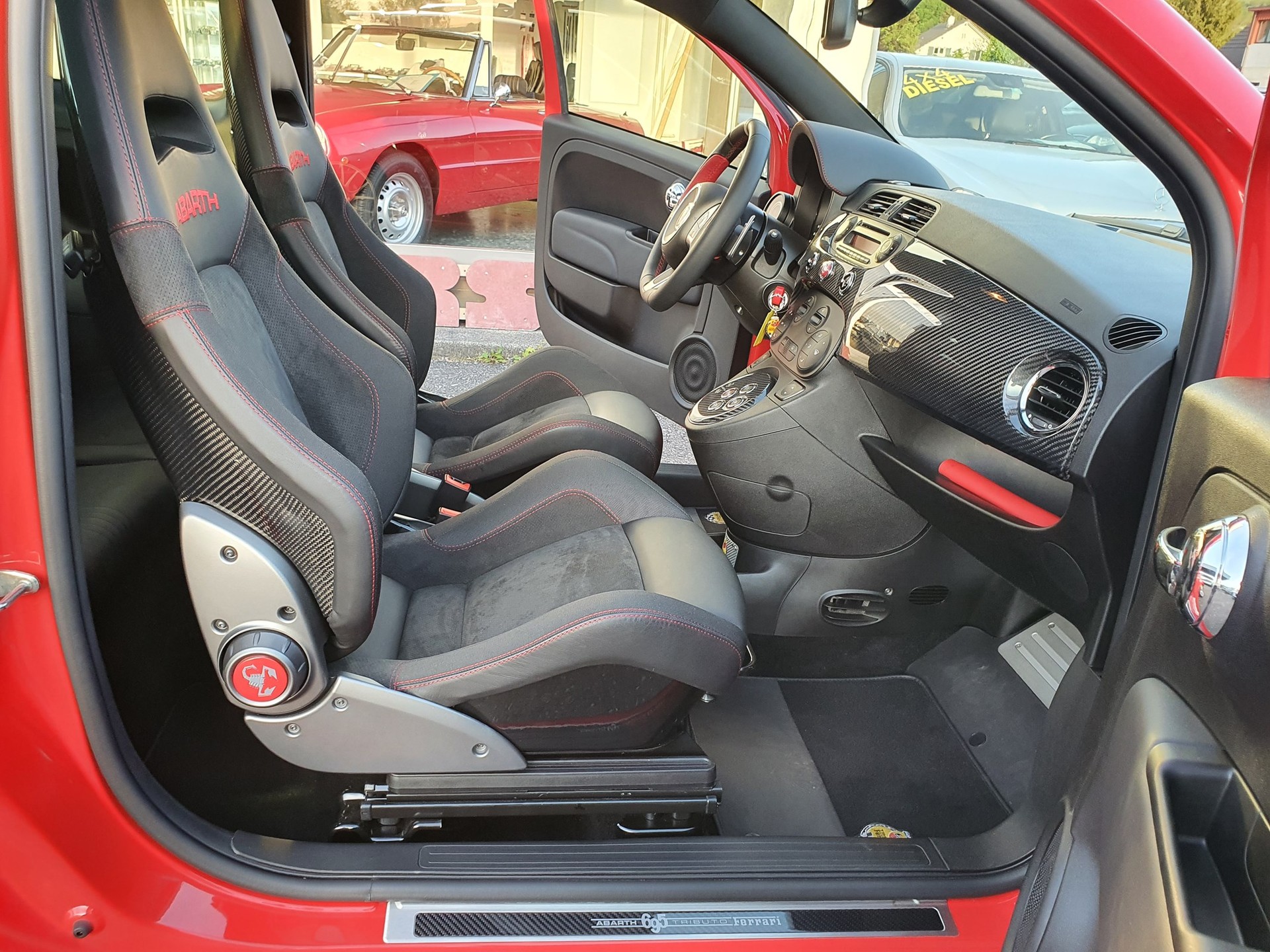 FIAT 695 1.4 16V Turbo Abarth Tributo Ferrari Dualogic No. 0633 / 1199-image-9