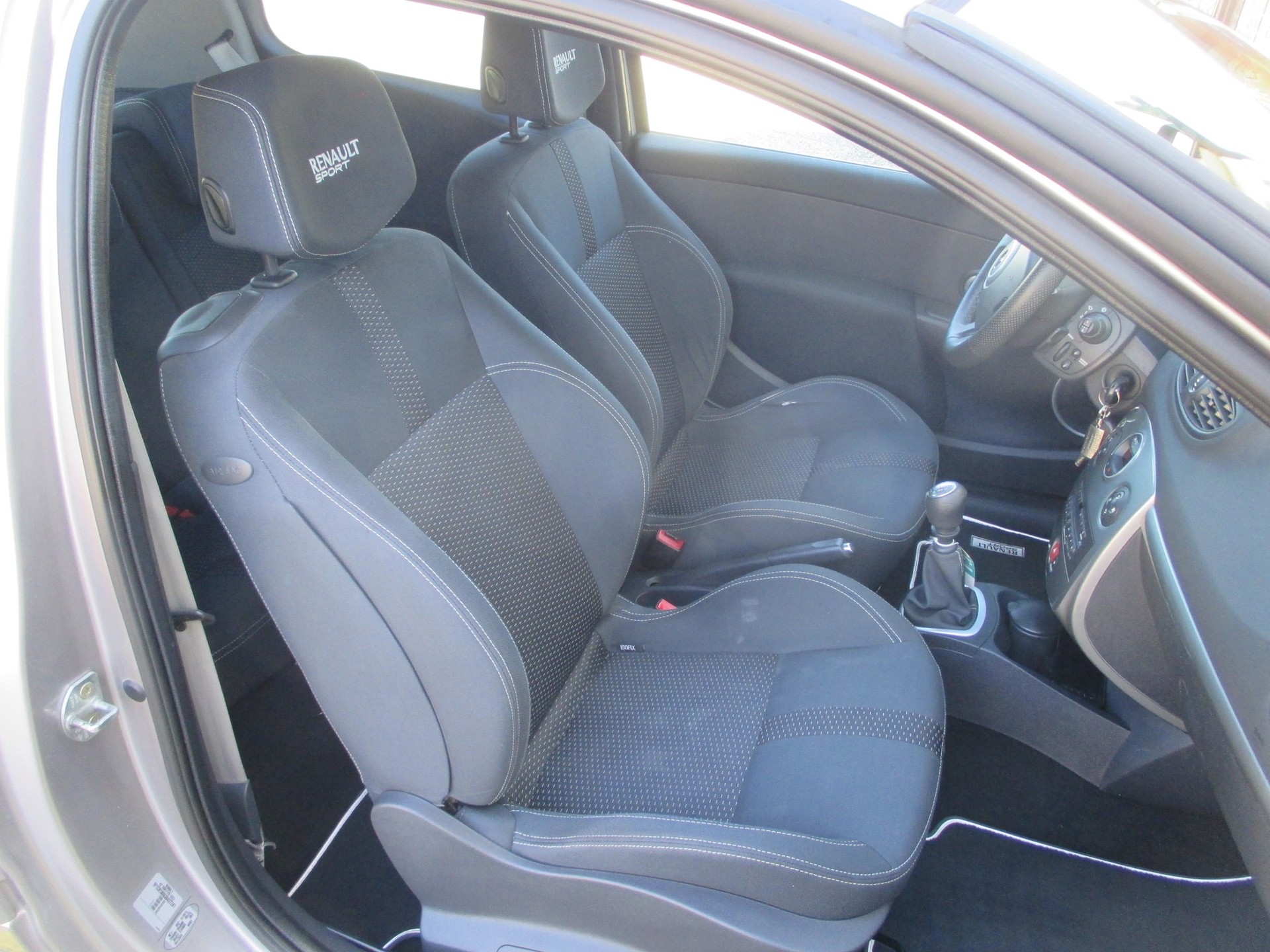 RENAULT Clio 2.0 16V Sport-image-7