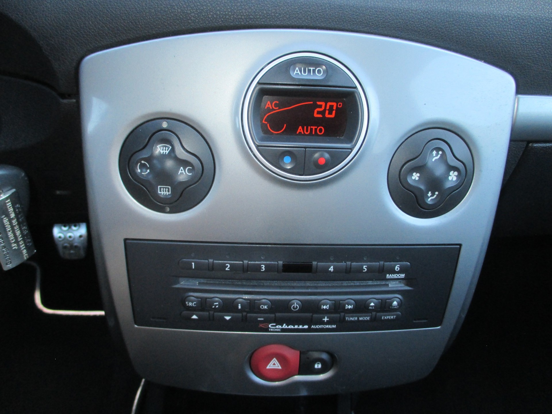 RENAULT Clio 2.0 16V Sport-image-10