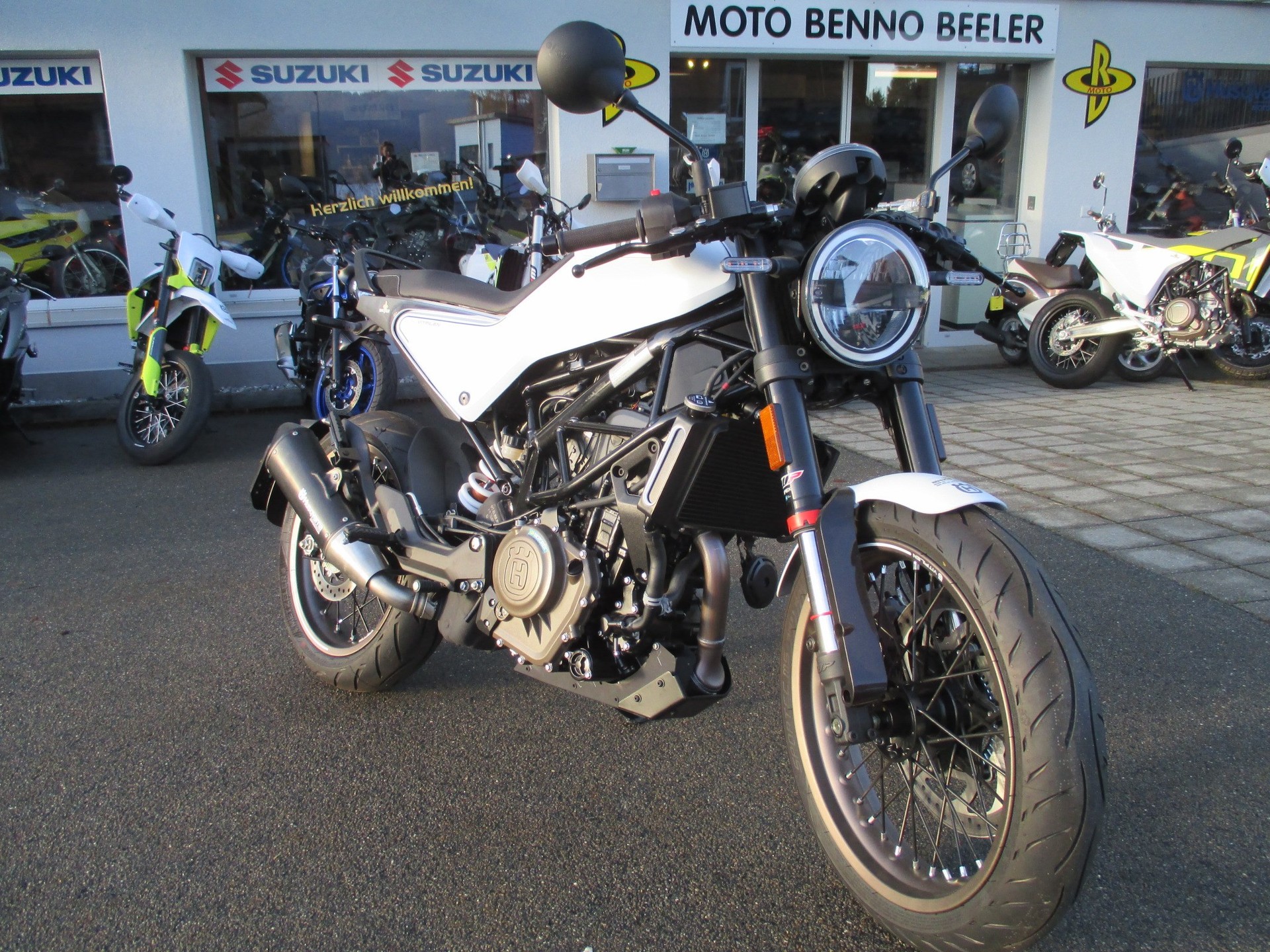 HUSQVARNA Vitpilen 401-image-2