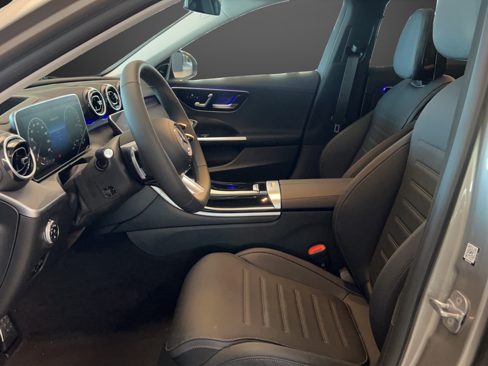 MERCEDES-BENZ C 300e 4 Matic-image-8