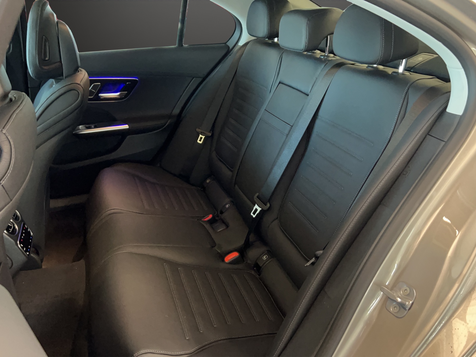 MERCEDES-BENZ C 300e 4 Matic-image-11