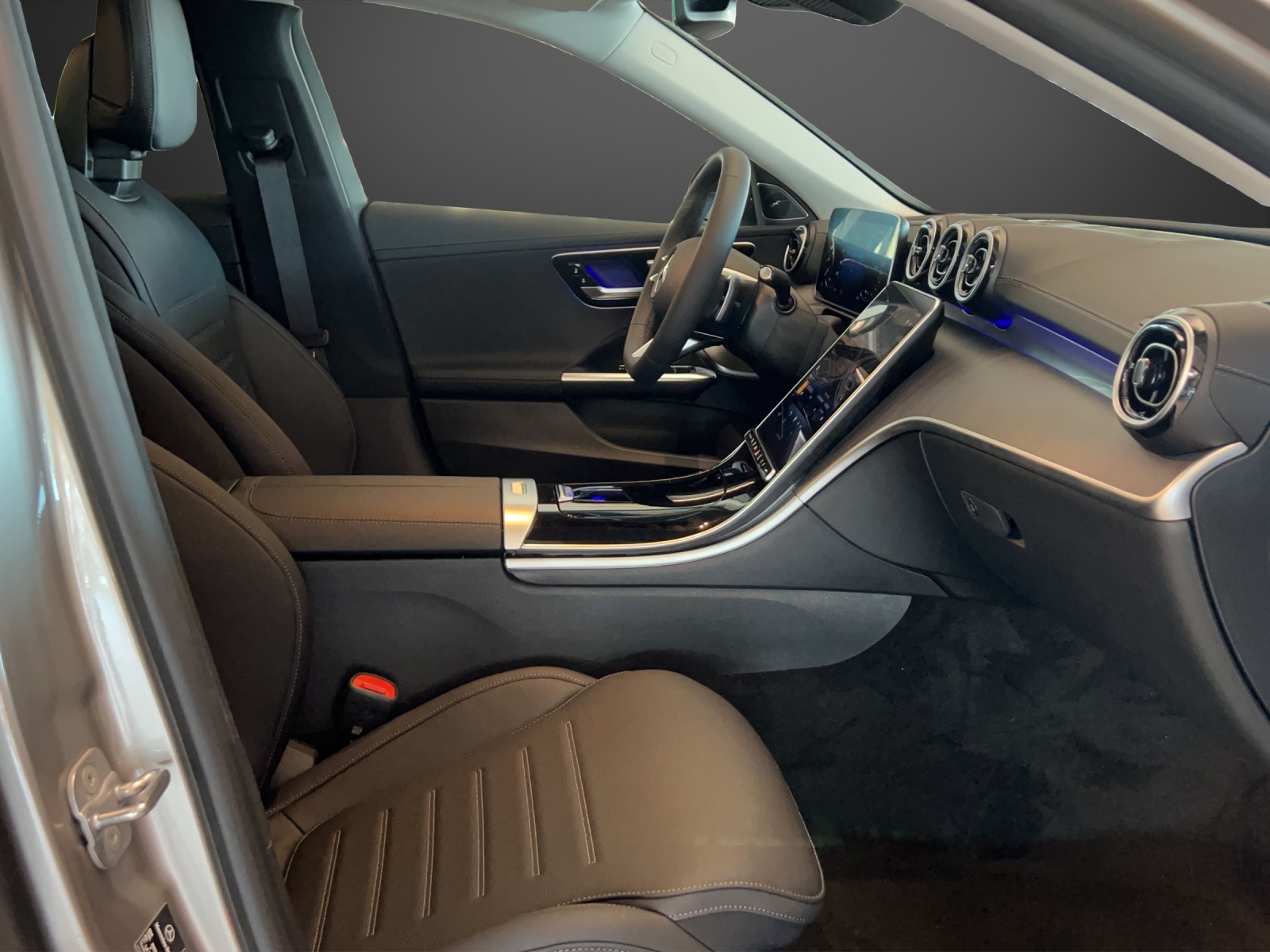 MERCEDES-BENZ C 300e 4 Matic-image-10