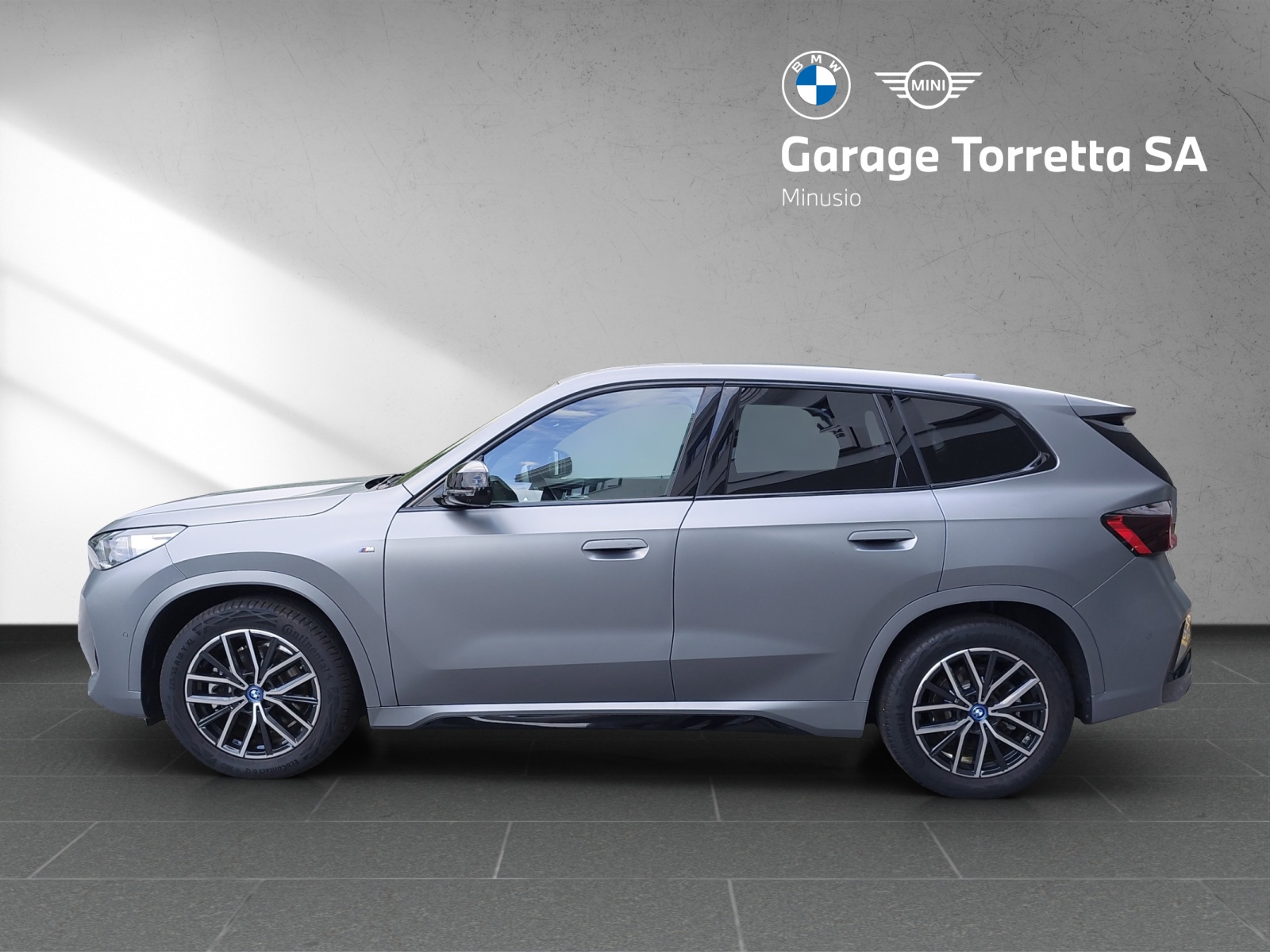 BMW iX1 xDrive 30 M Sport-image-2