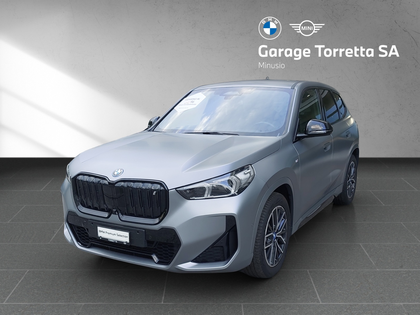 BMW iX1 xDrive 30 M Sport-image-0