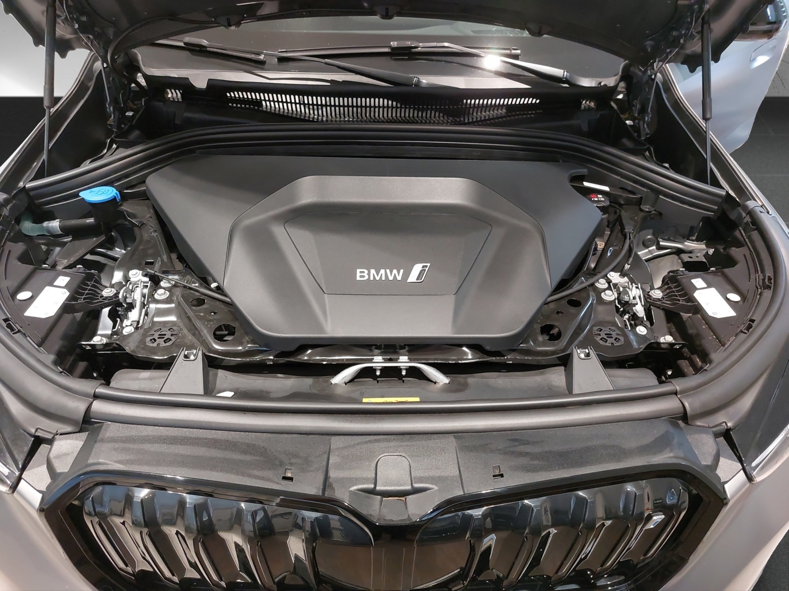 BMW iX1 xDrive 30 M Sport-image-18