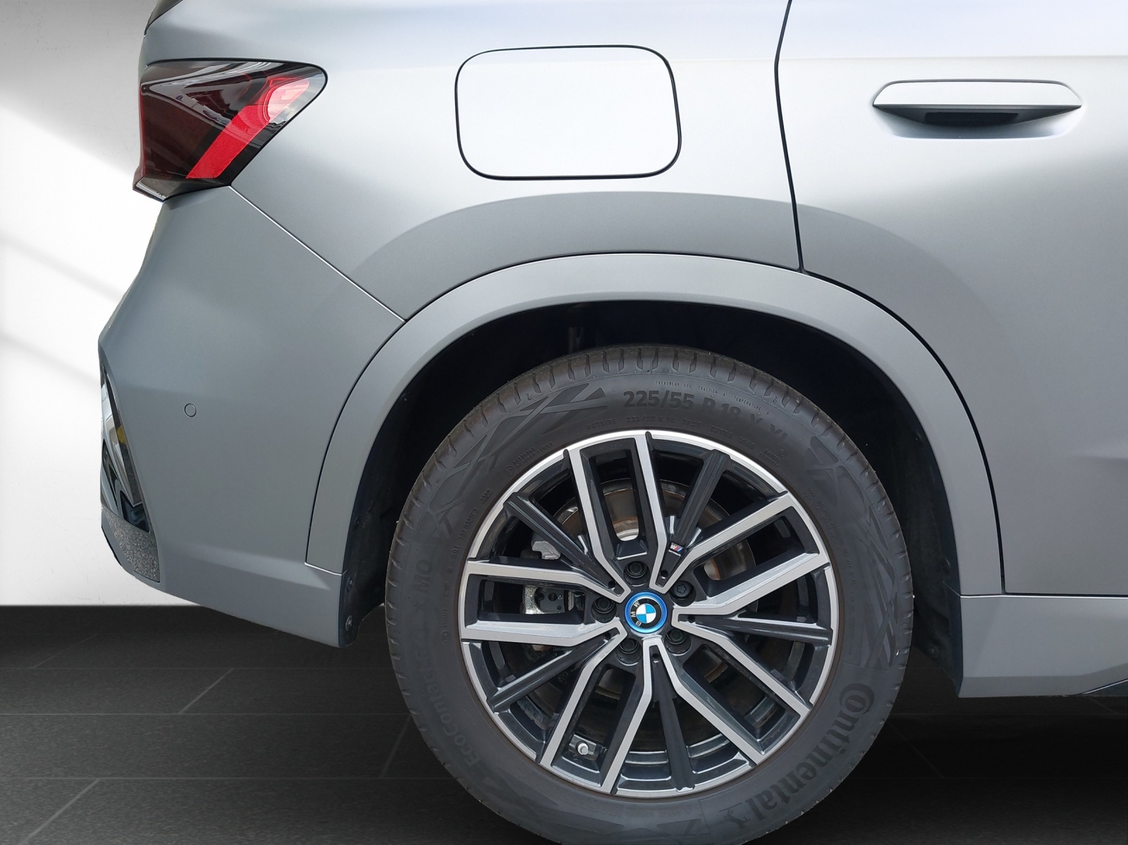 BMW iX1 xDrive 30 M Sport-image-11