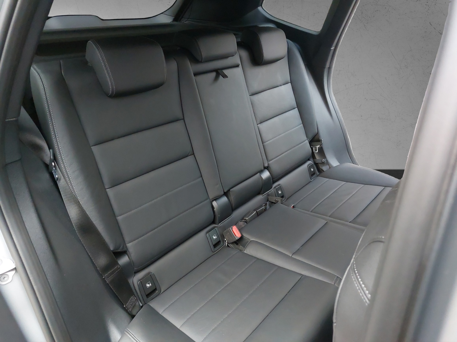 BMW iX1 xDrive 30 M Sport-image-16
