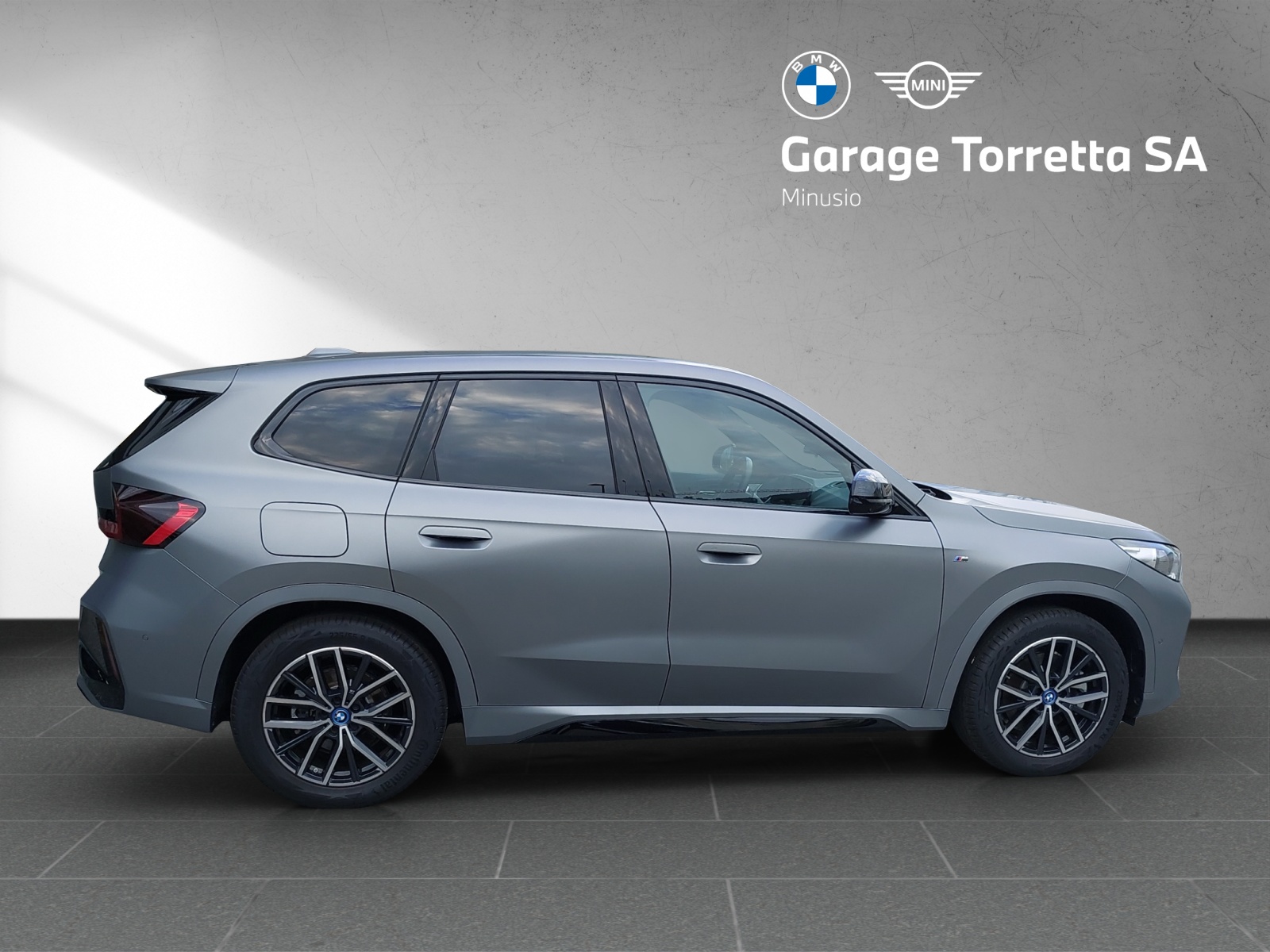 BMW iX1 xDrive 30 M Sport-image-6
