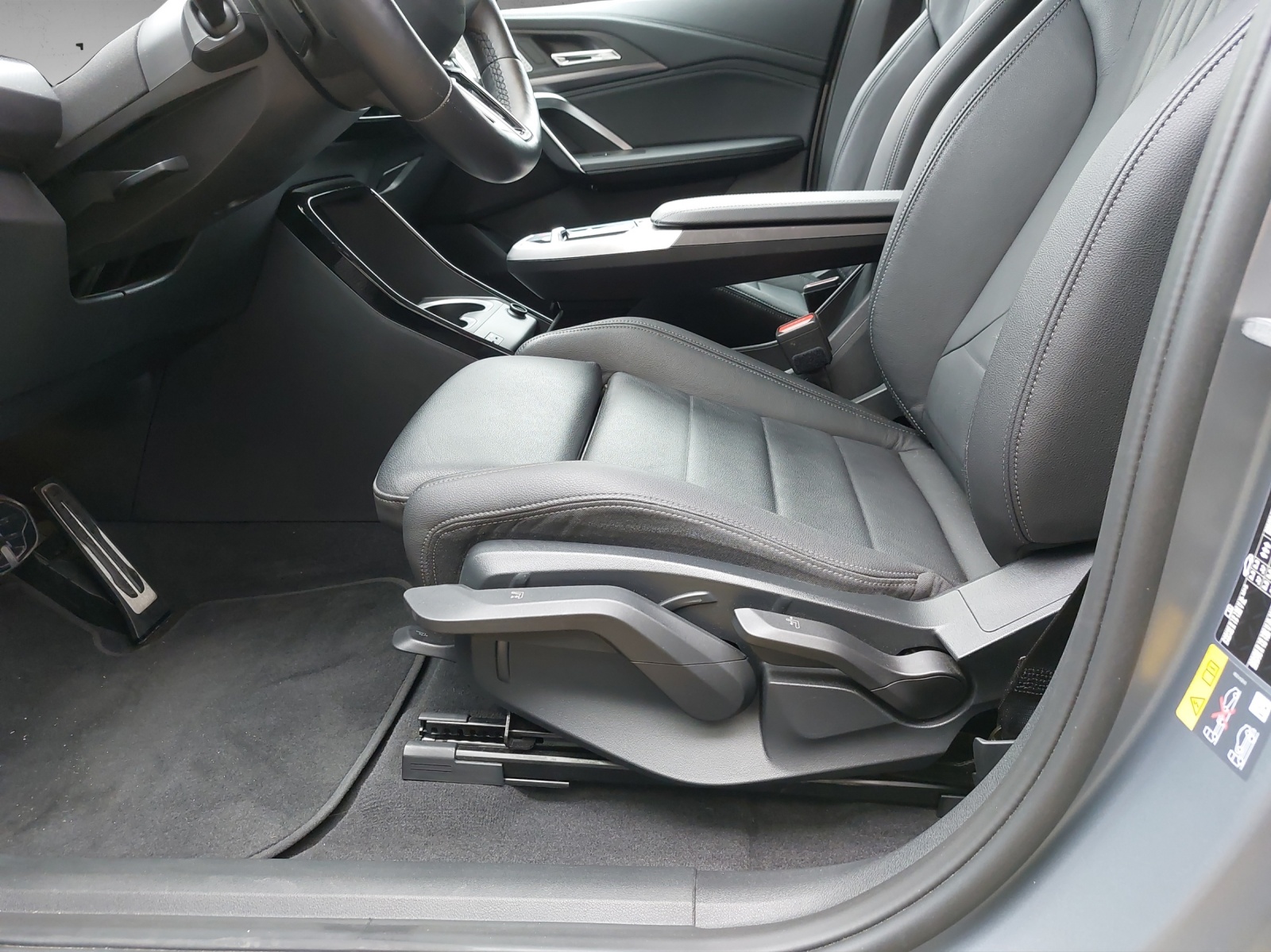 BMW iX1 xDrive 30 M Sport-image-19