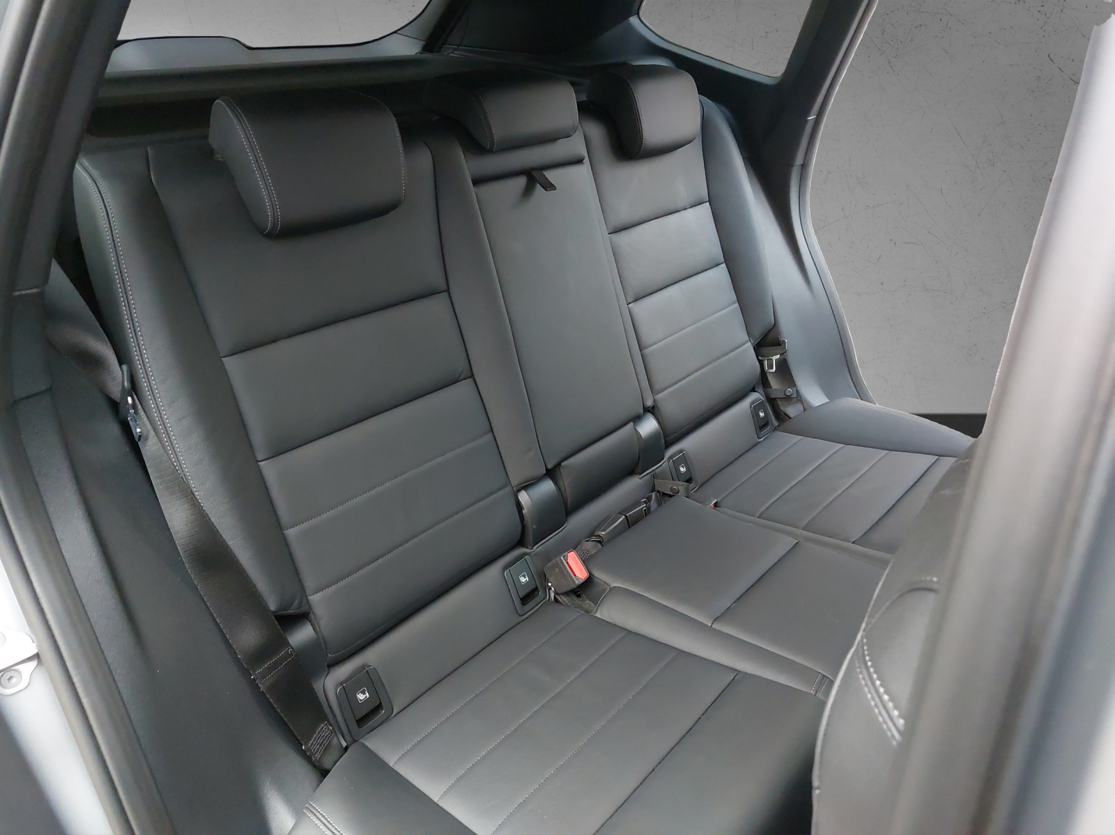 BMW iX1 xDrive 30 M Sport-image-16