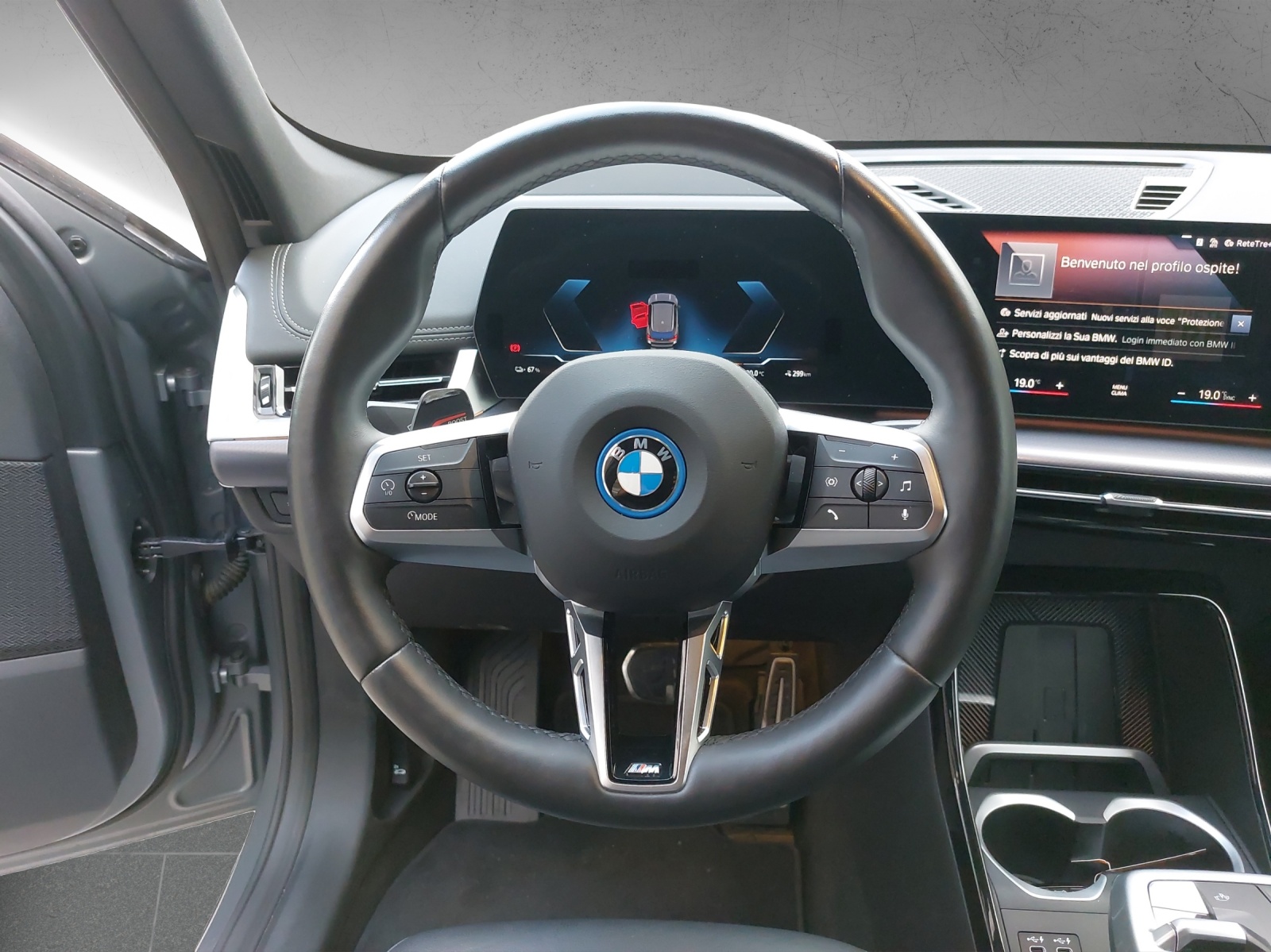 BMW iX1 xDrive 30 M Sport-image-13
