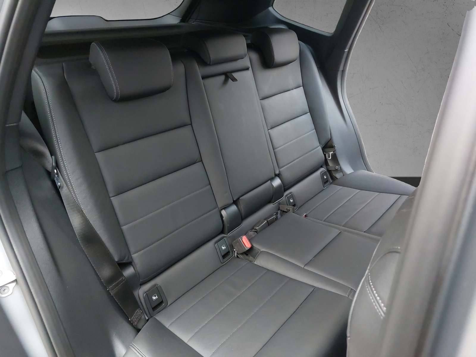BMW iX1 xDrive 30 M Sport-image-16