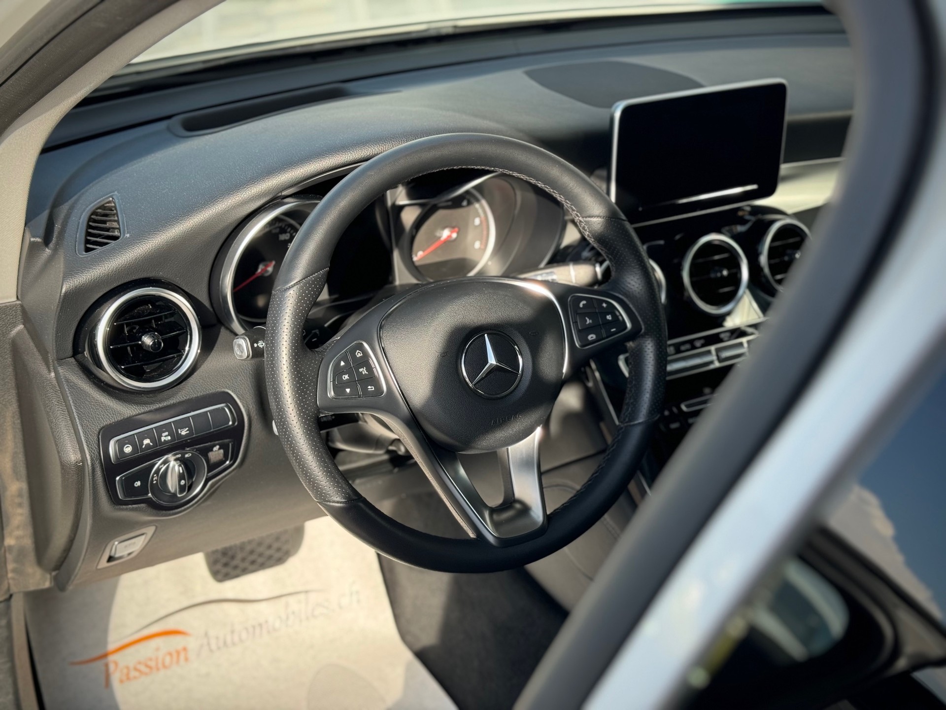 MERCEDES-BENZ GLC 350 d Exclusive 4Matic 9G-Tronic - Véhicule Suisse (CH)-image-4