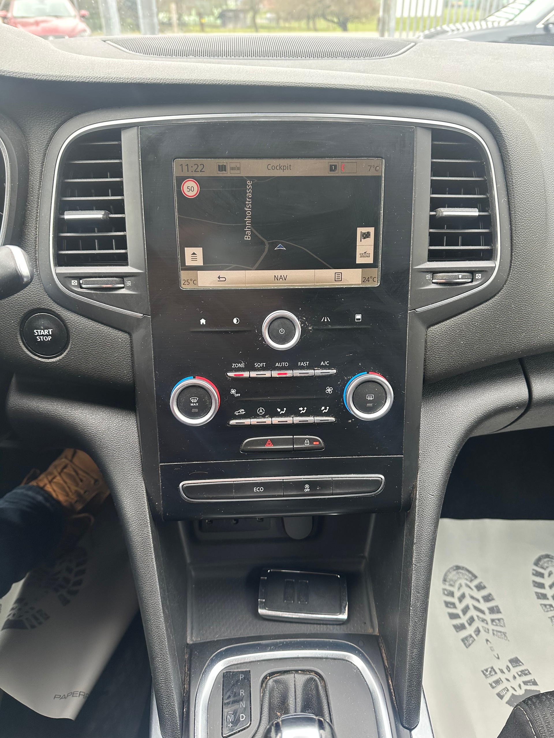 RENAULT Mégane Grandtour 1.2 16V Turbo Bose EDC-image-8