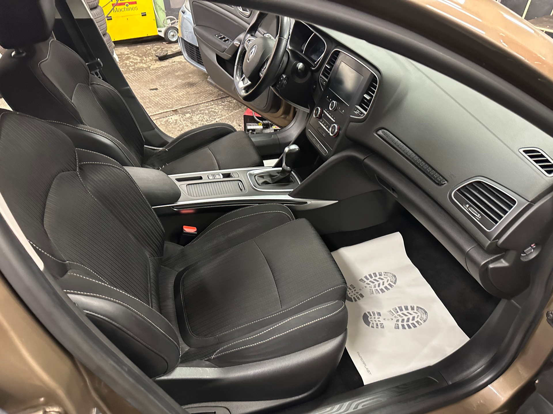 RENAULT Mégane Grandtour 1.2 16V Turbo Bose EDC-image-11
