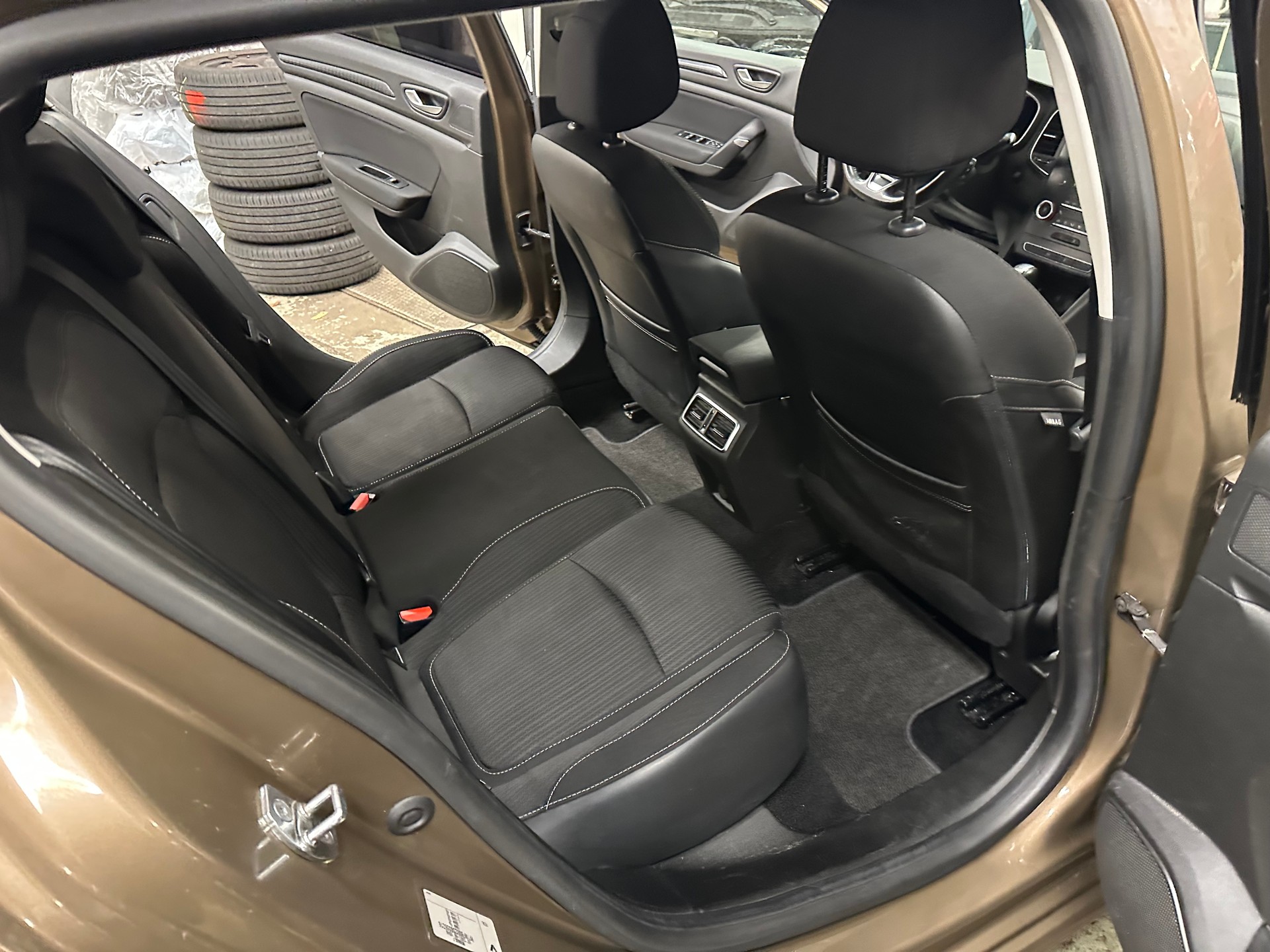 RENAULT Mégane Grandtour 1.2 16V Turbo Bose EDC-image-12