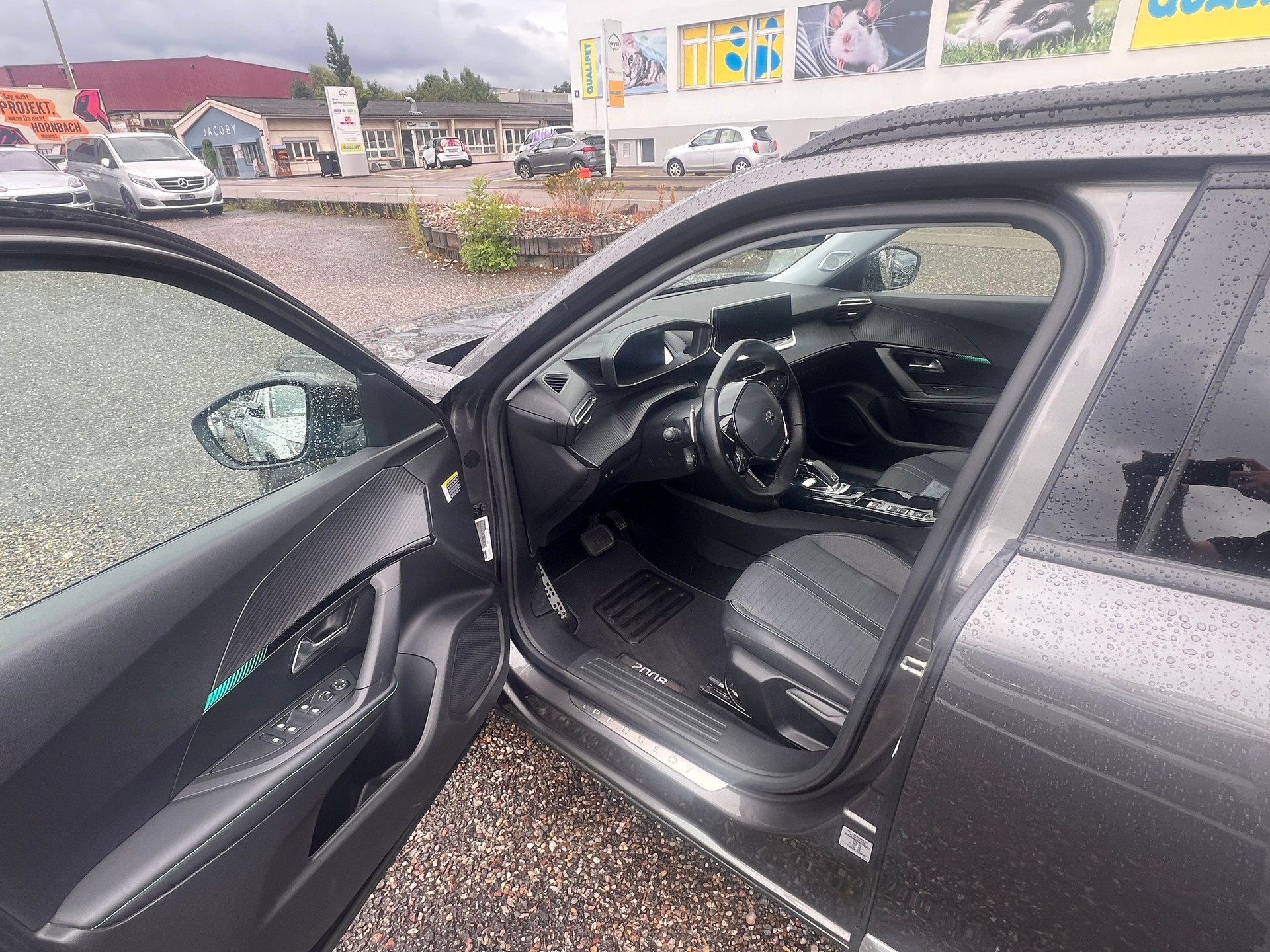 PEUGEOT 2008 1.2 PureTech Allure EAT8-image-12