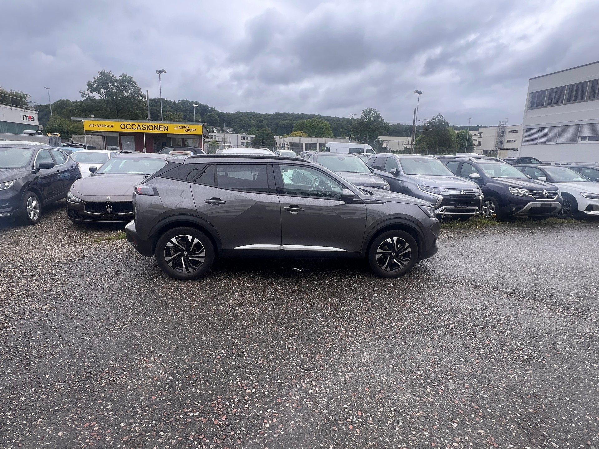 PEUGEOT 2008 1.2 PureTech Allure EAT8-image-6