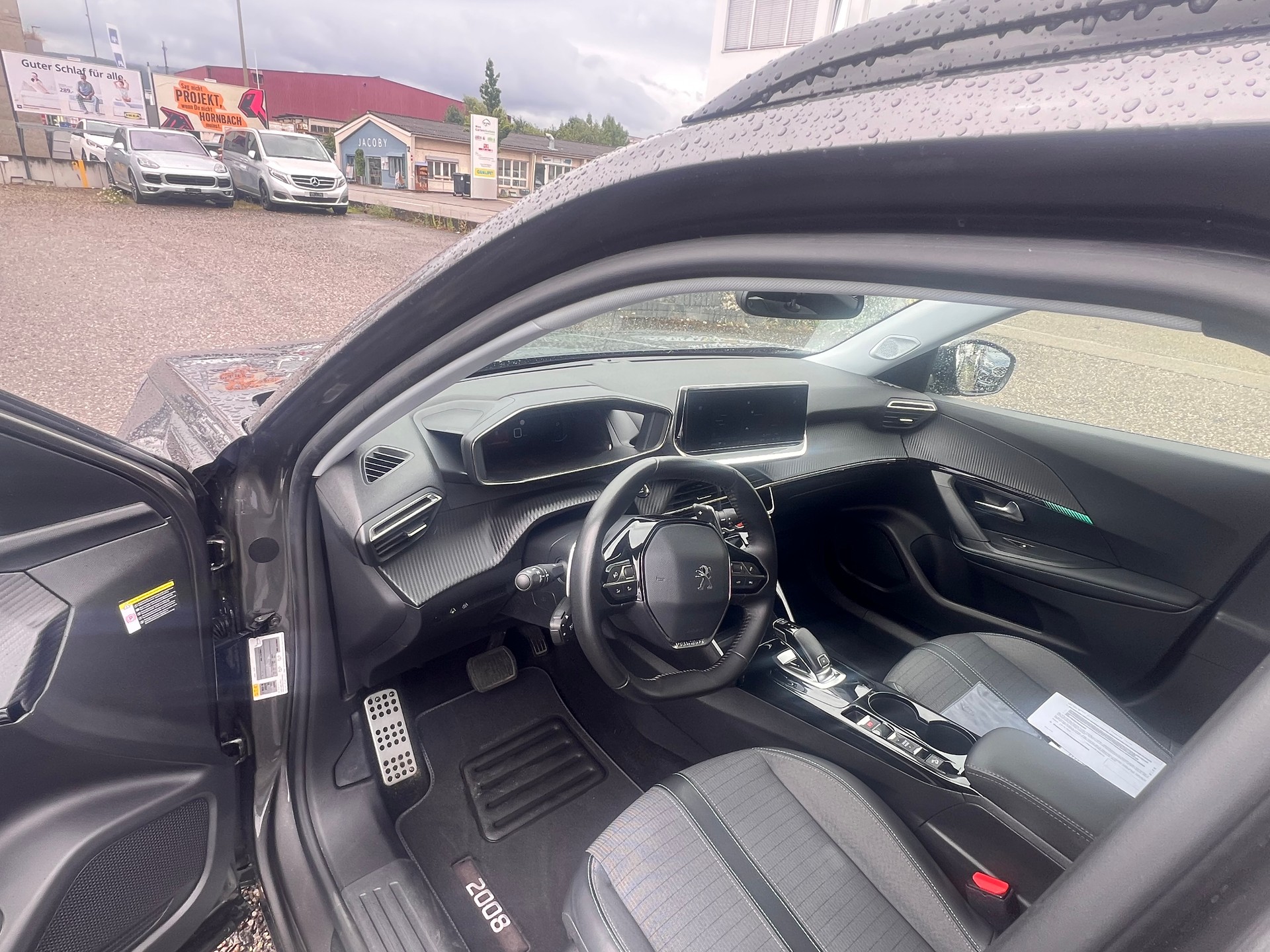 PEUGEOT 2008 1.2 PureTech Allure EAT8-image-10
