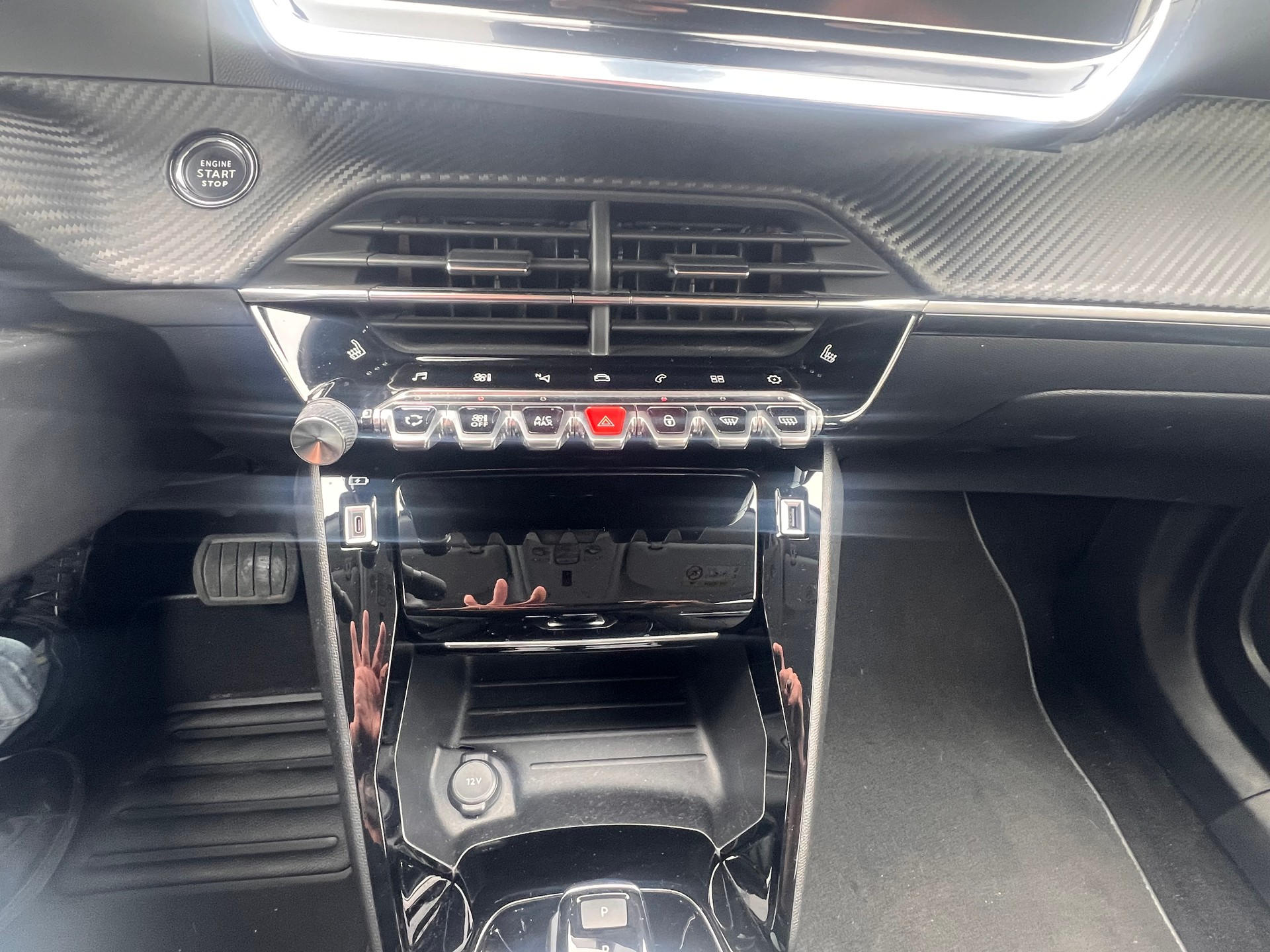 PEUGEOT 2008 1.2 PureTech Allure EAT8-image-13