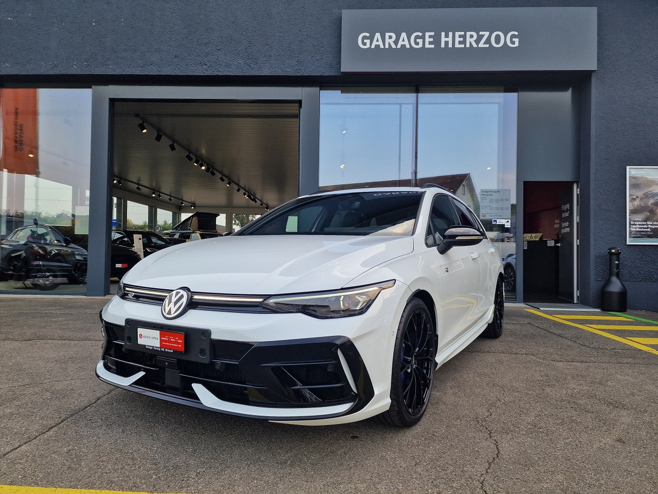 VW Golf Variant 2.0 TSI R DSG 4 Motion-image-0