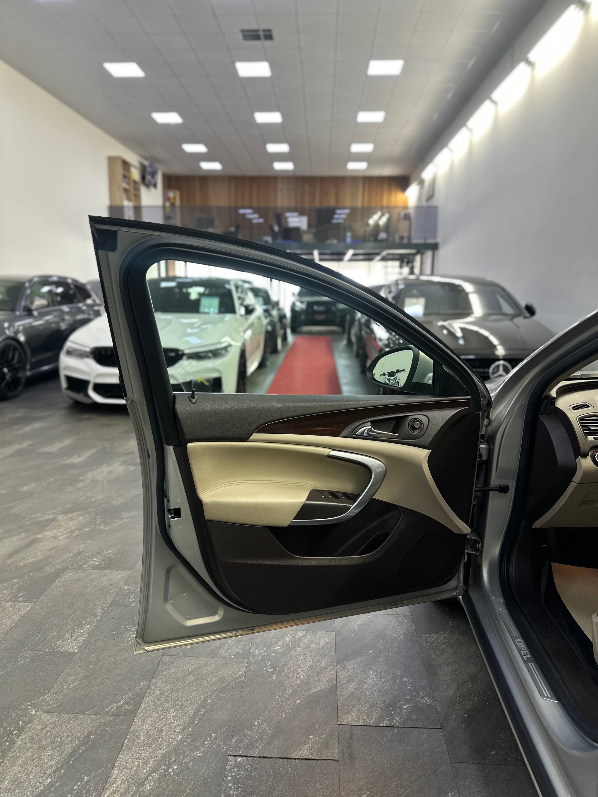 OPEL Insignia 2.0 Turbo Sport 4WD Automatic-image-19