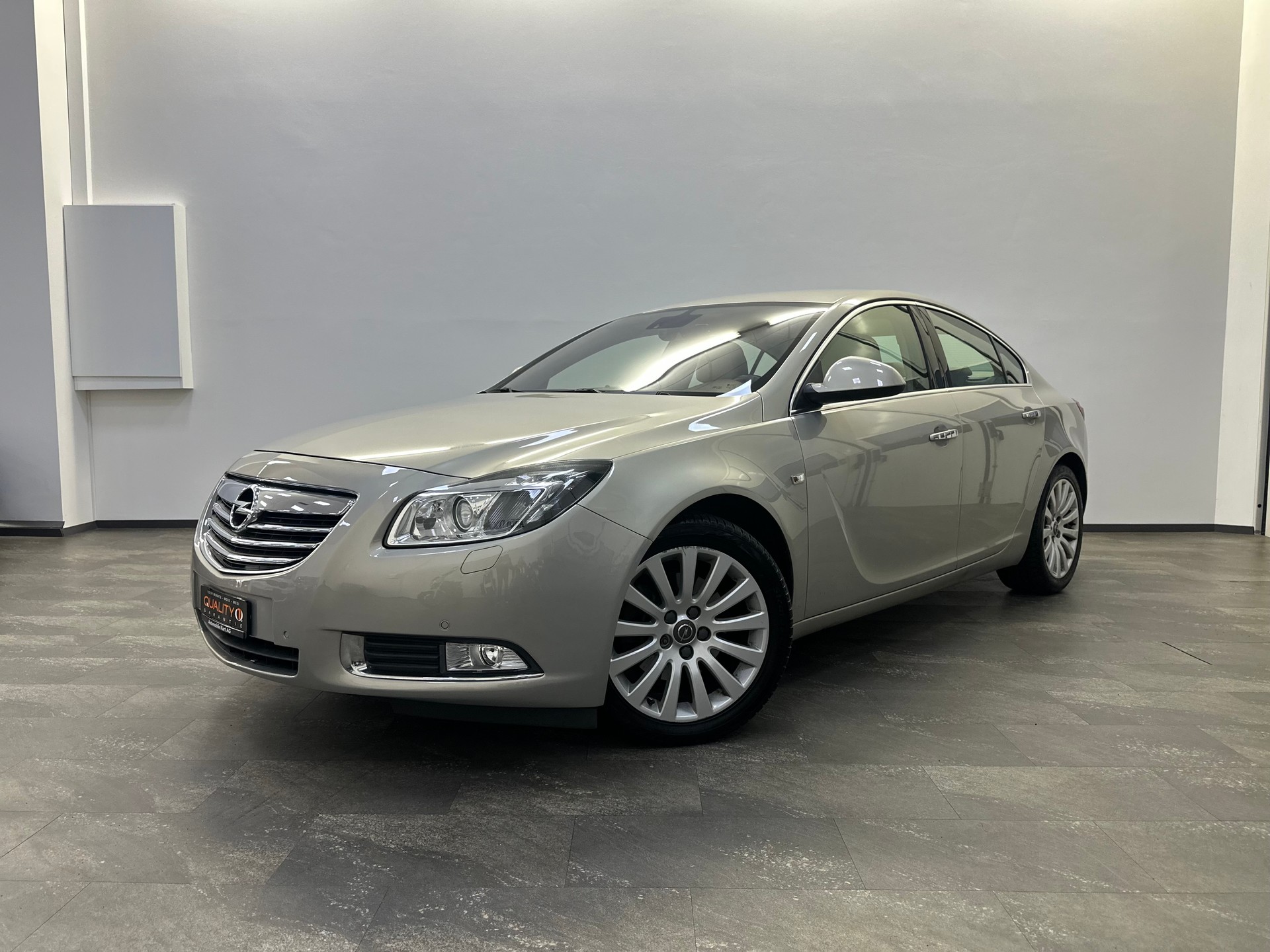 OPEL Insignia 2.0 Turbo Sport 4WD Automatic-image-1