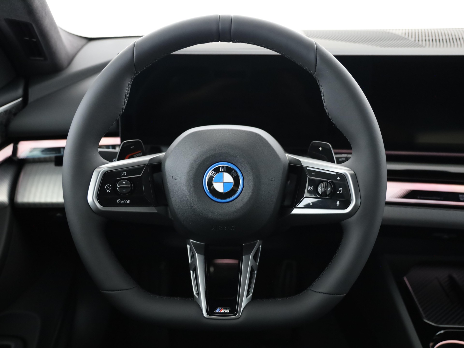BMW 550e xDrive Touring-image-17