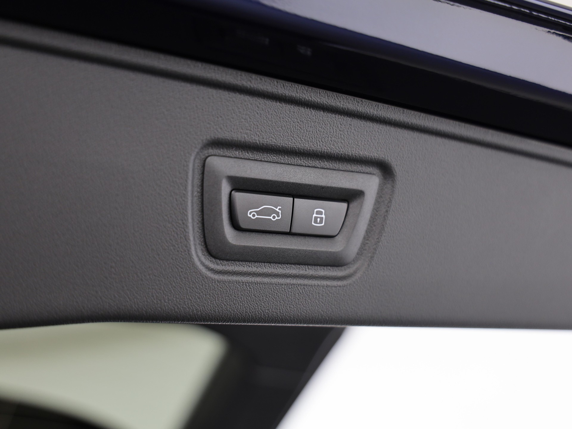 BMW 550e xDrive Touring-image-7