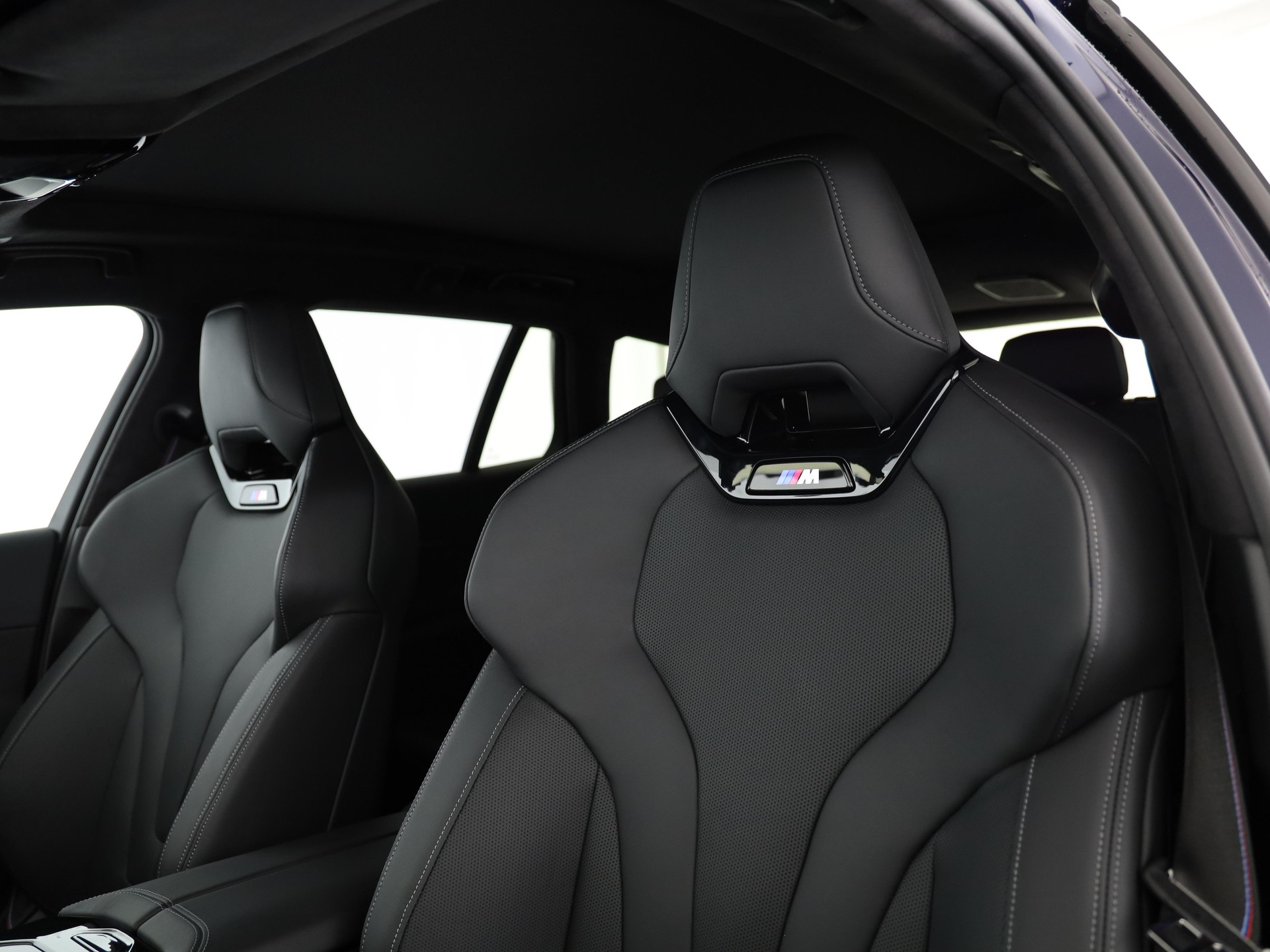 BMW 550e xDrive Touring-image-10