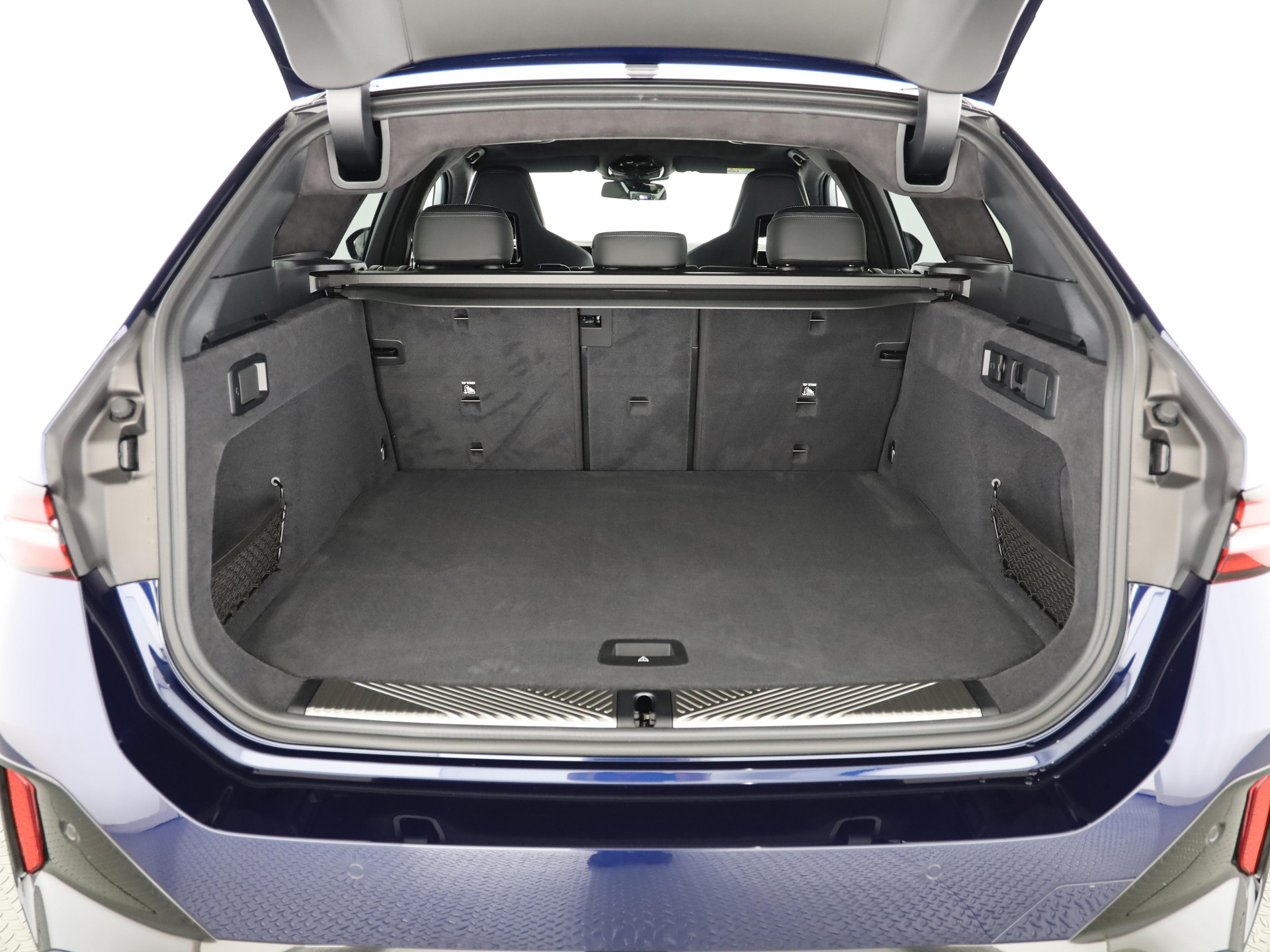 BMW 550e xDrive Touring-image-6