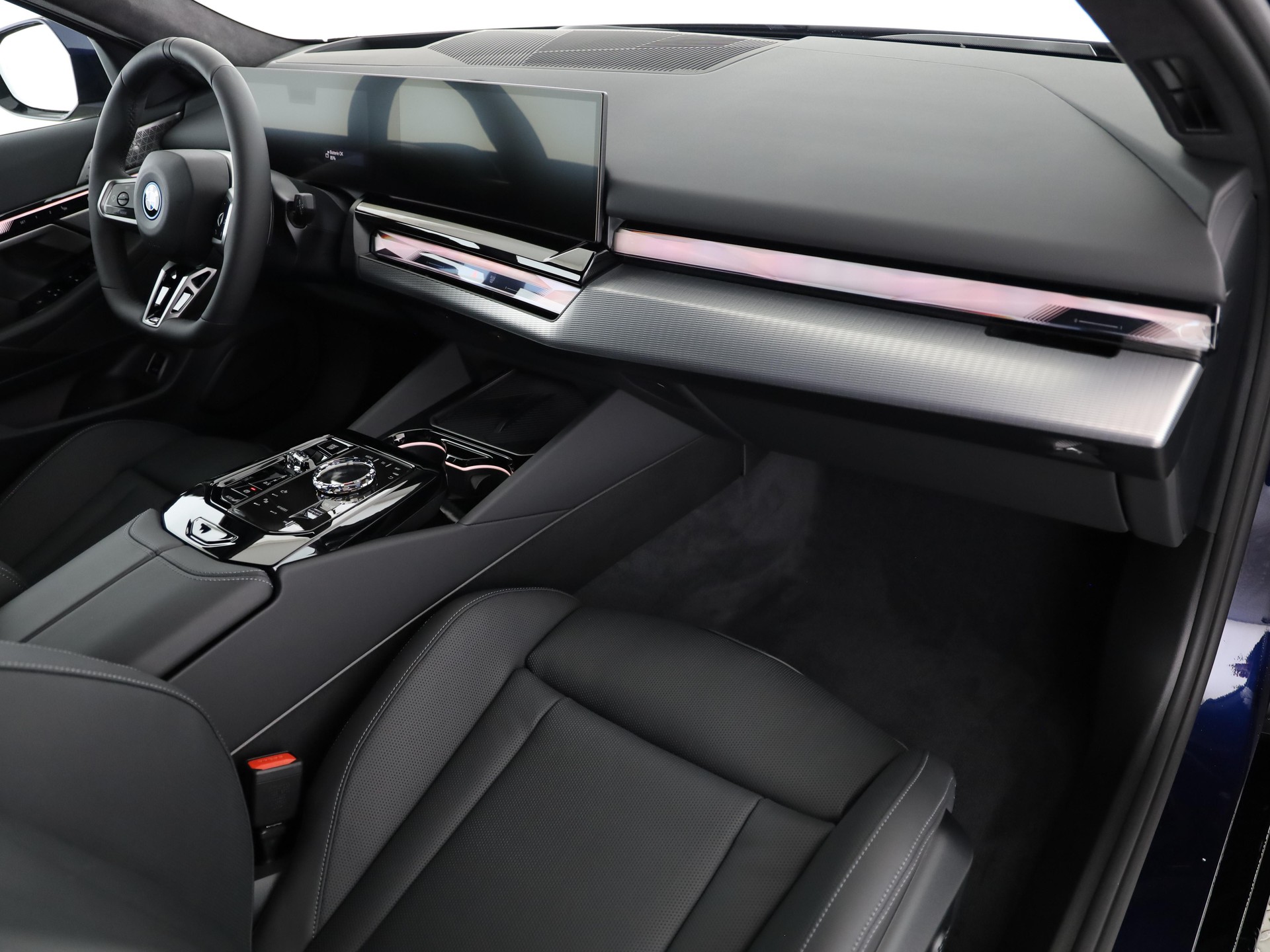 BMW 550e xDrive Touring-image-12