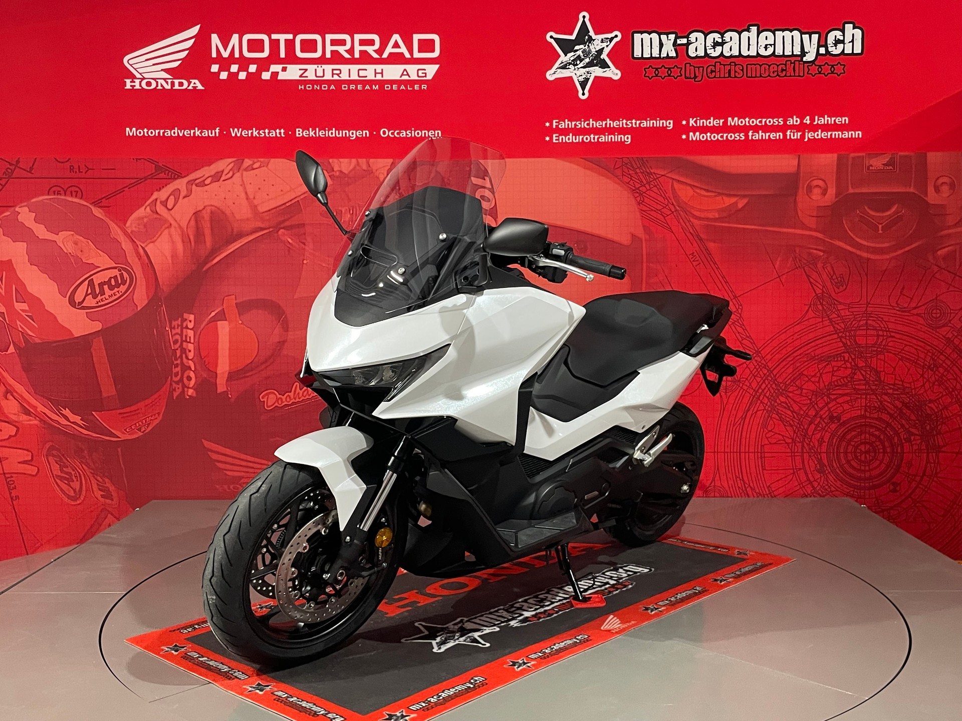 HONDA FORZA 750*Modell 2026**Neufahrzeug**Pearl Glare White**-image-4