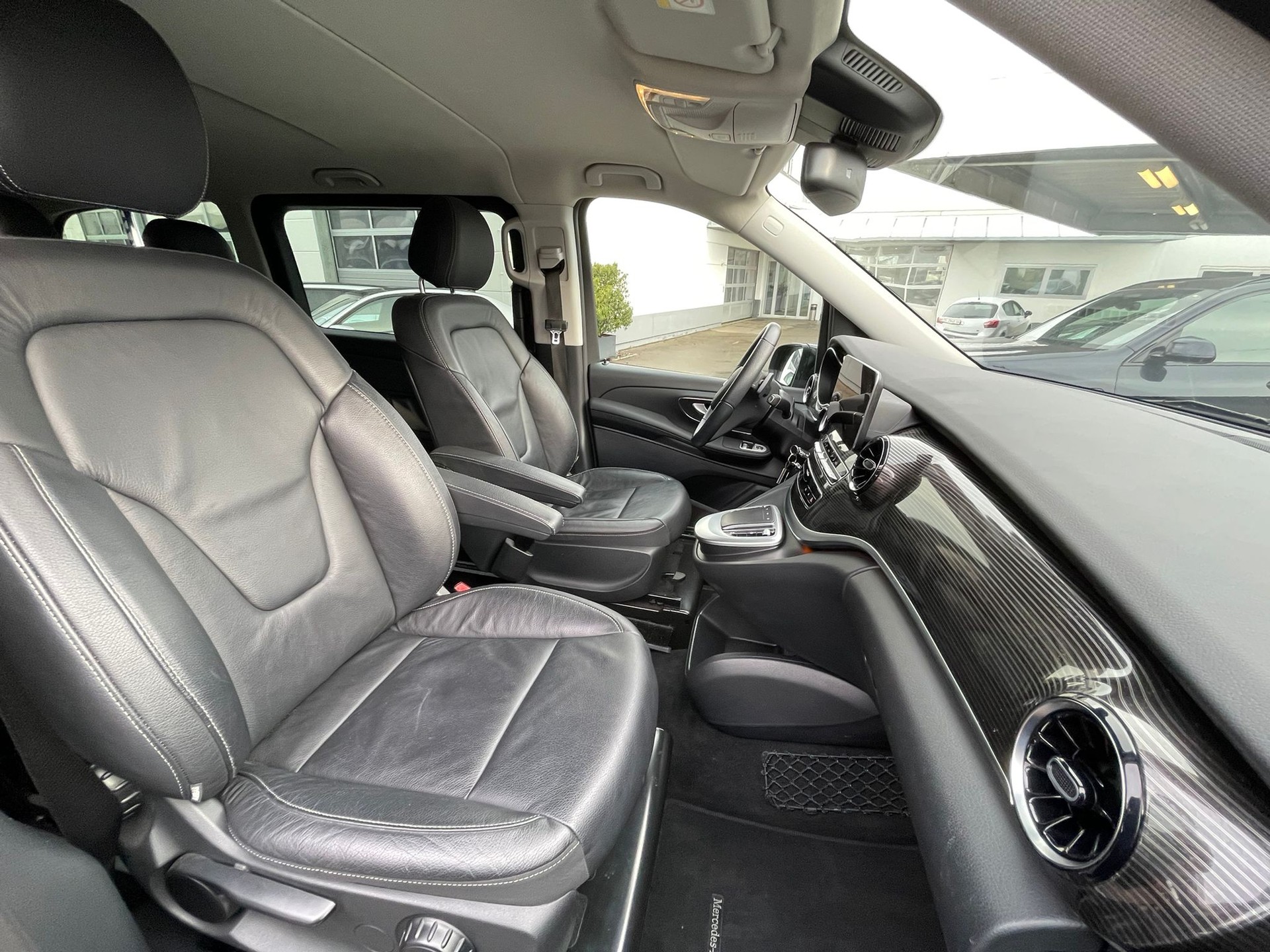 MERCEDES-BENZ V 300 d lang 4Matic 9G-Tronic-image-13