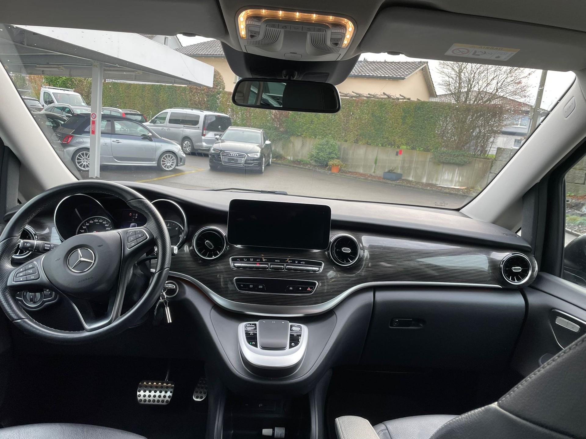 MERCEDES-BENZ V 300 d lang 4Matic 9G-Tronic-image-9