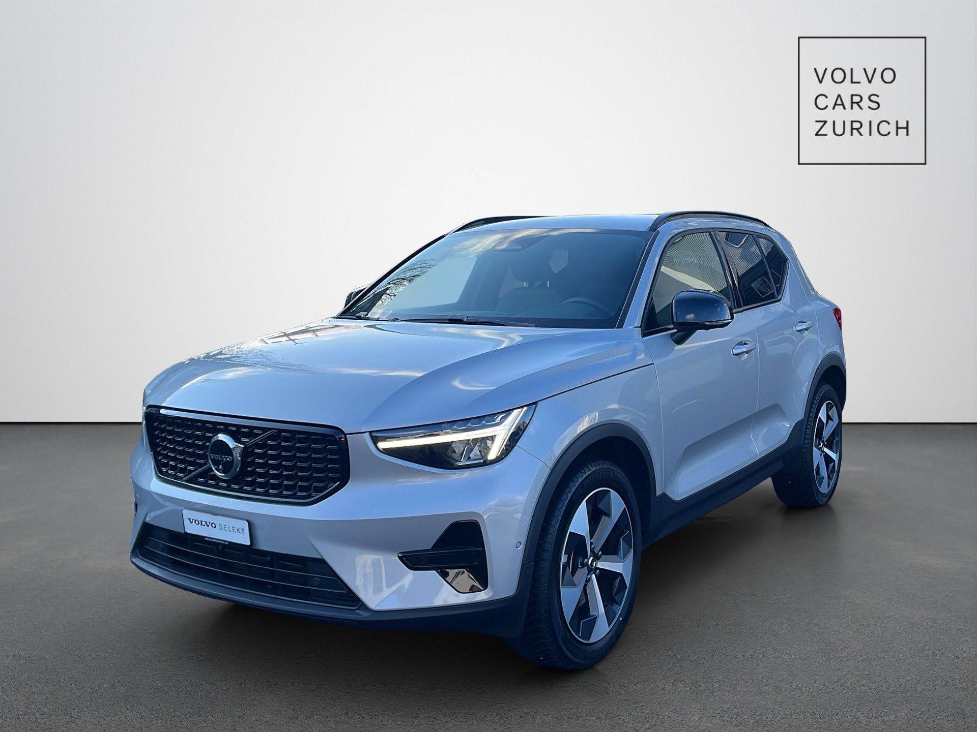 VOLVO XC40 2.0 B4 MH Plus Dark-image-0