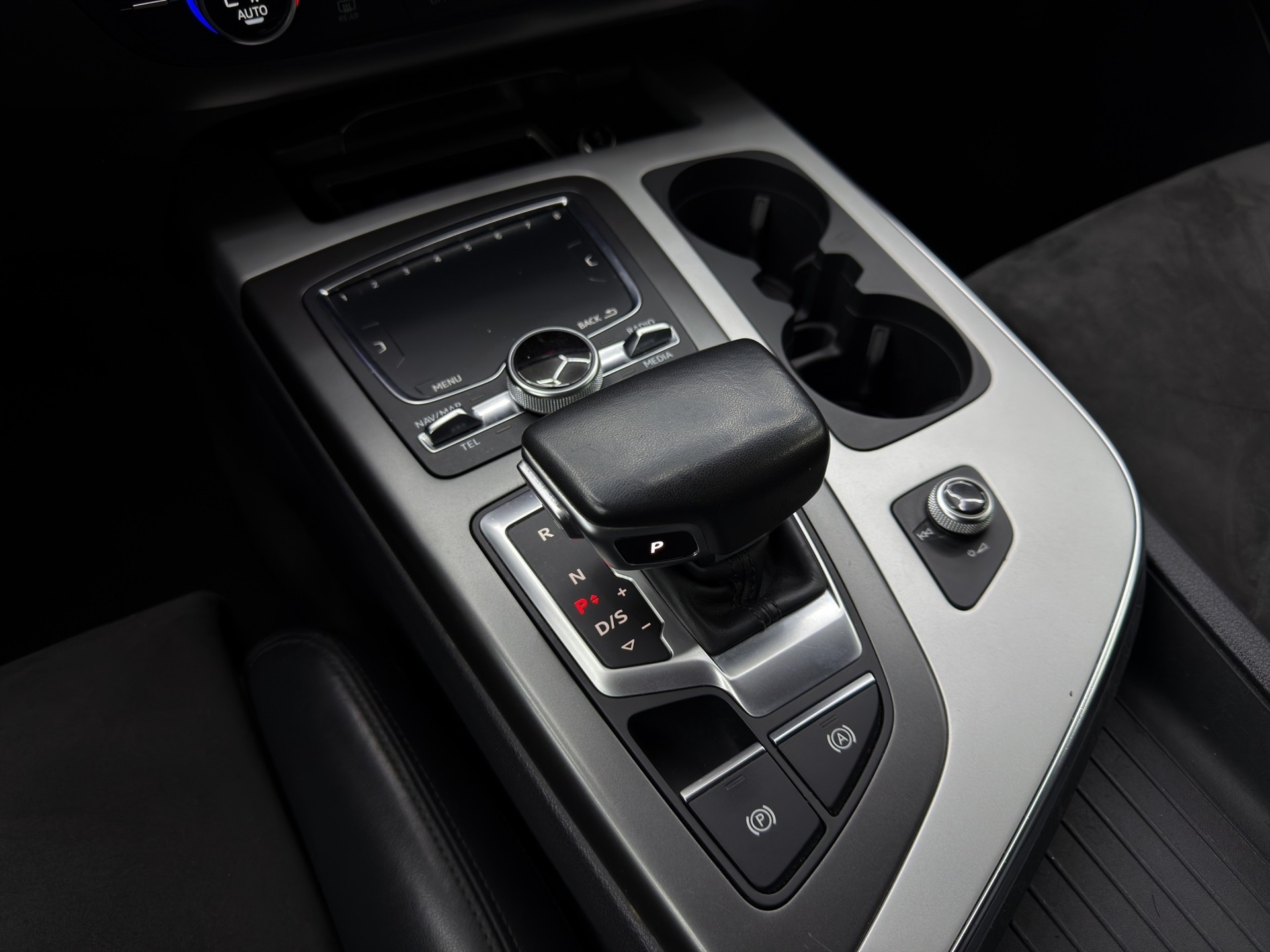 AUDI Q7 50 TDI quattro tiptronic-image-17