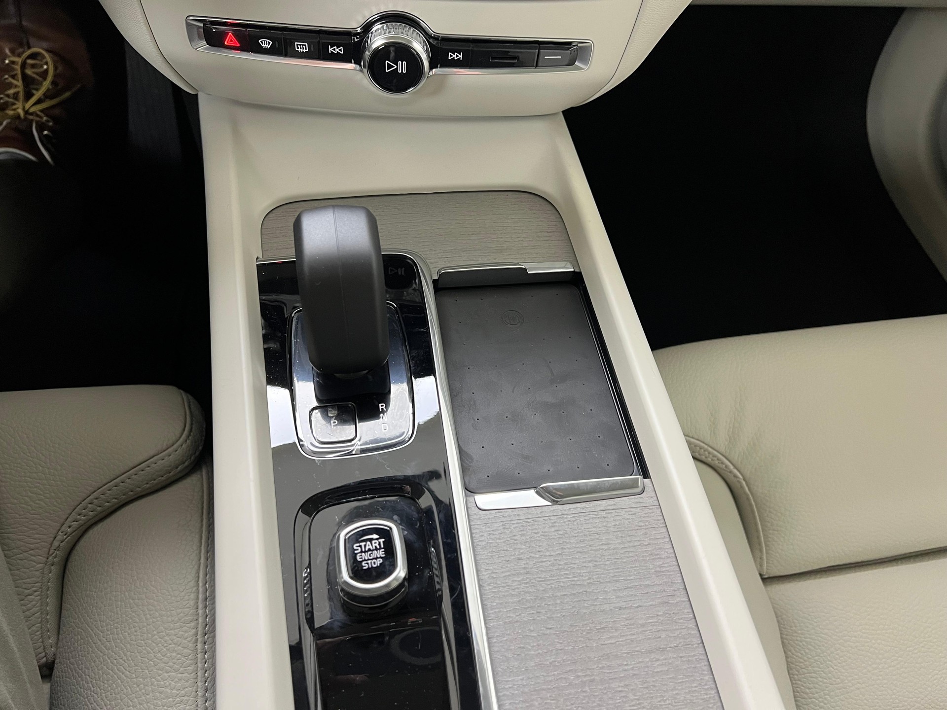 VOLVO V60 Cross Country 2.0 B4 Ultimate AWD-image-14