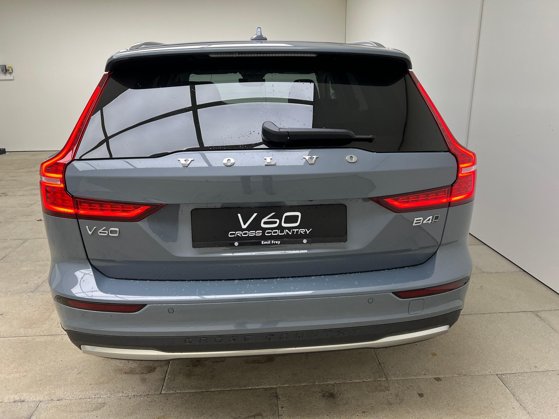 VOLVO V60 Cross Country 2.0 B4 Ultimate AWD-image-4