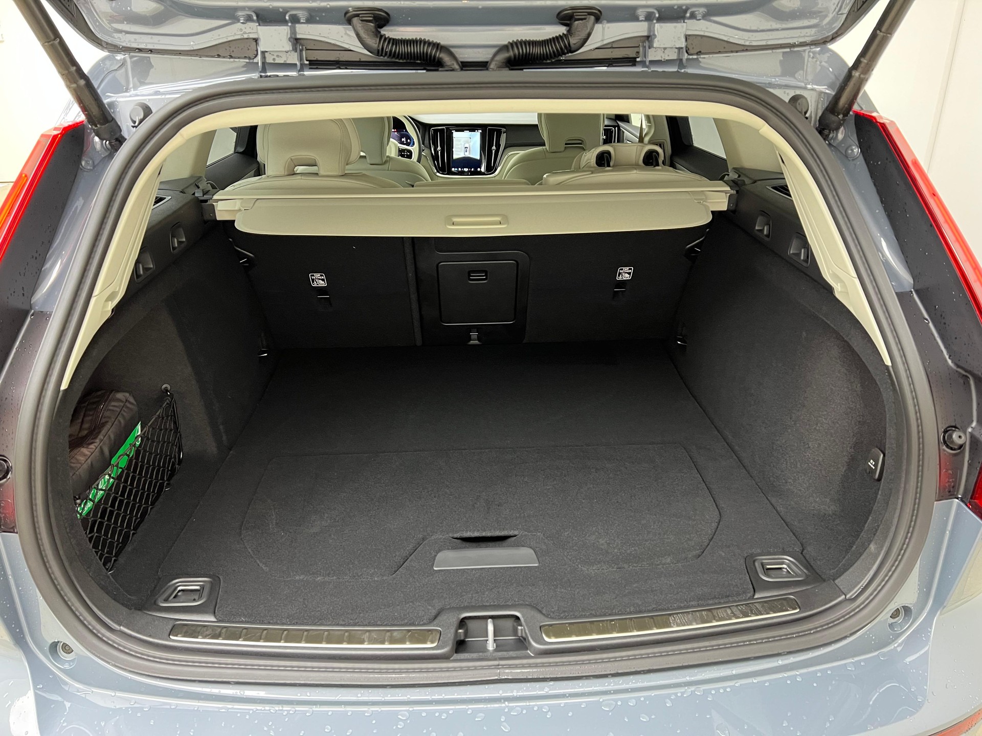 VOLVO V60 Cross Country 2.0 B4 Ultimate AWD-image-5