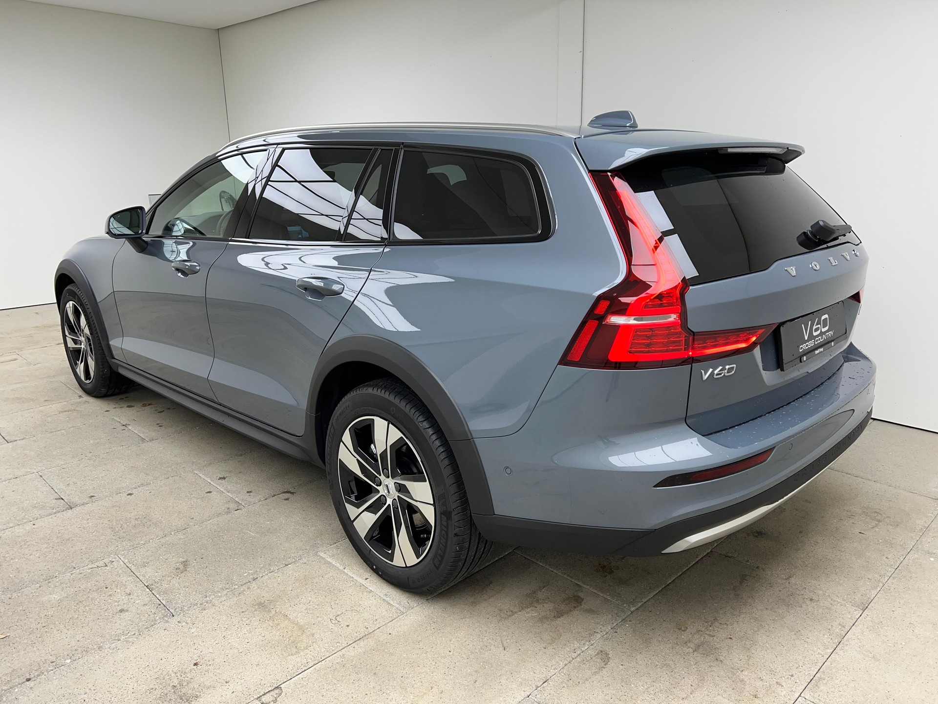 VOLVO V60 Cross Country 2.0 B4 Ultimate AWD-image-3