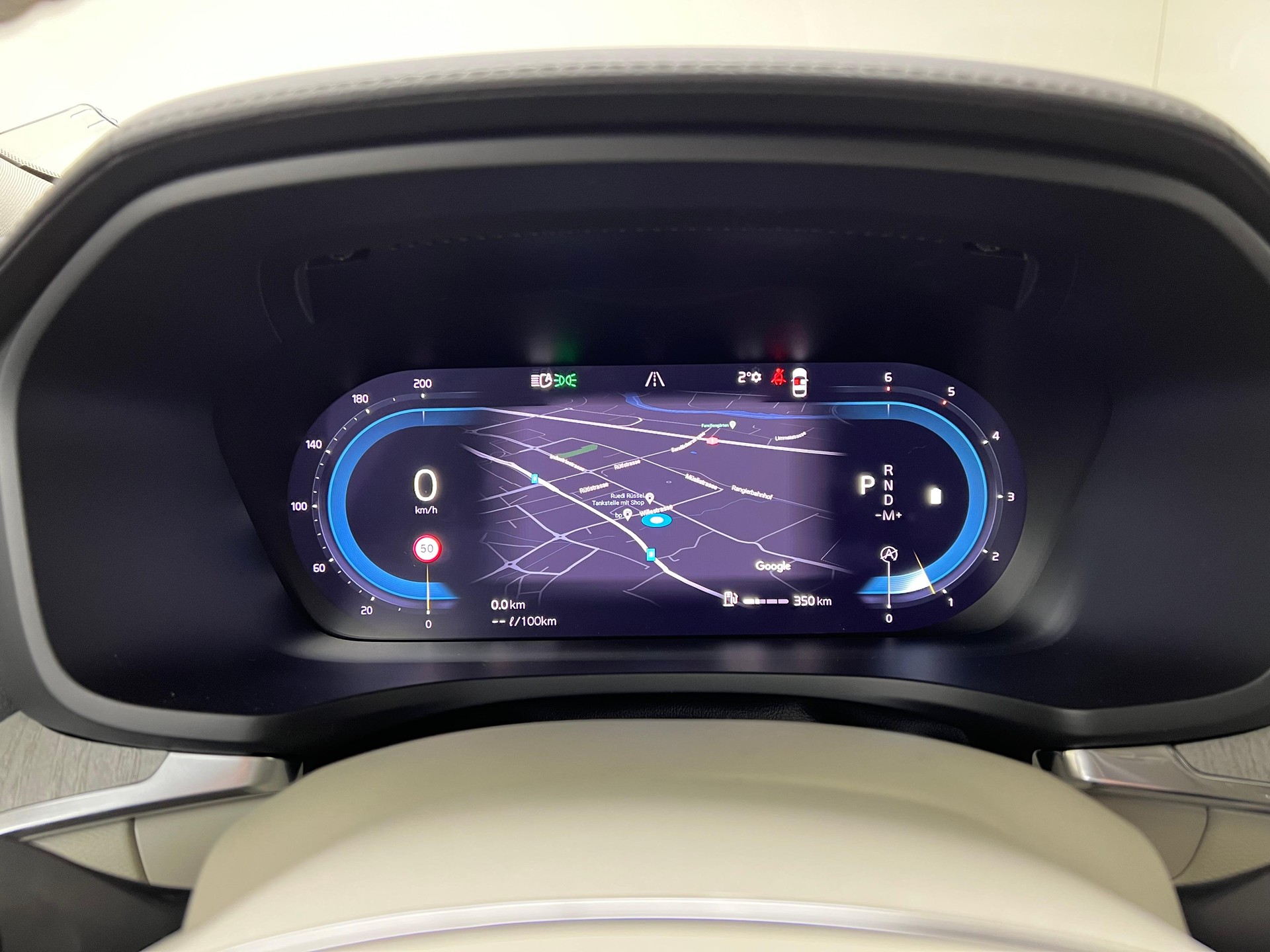 VOLVO V60 Cross Country 2.0 B4 Ultimate AWD-image-13